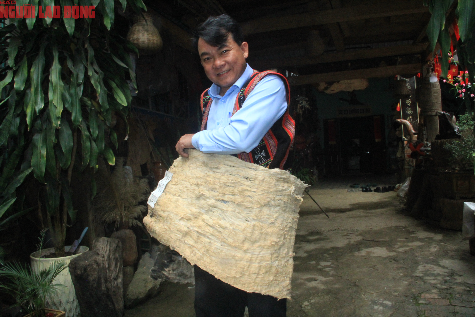 Trang phục cổ xưa bằng vỏ cây A - mưng của nhà nghiên cứu Hồ Phương - Ảnh 13.