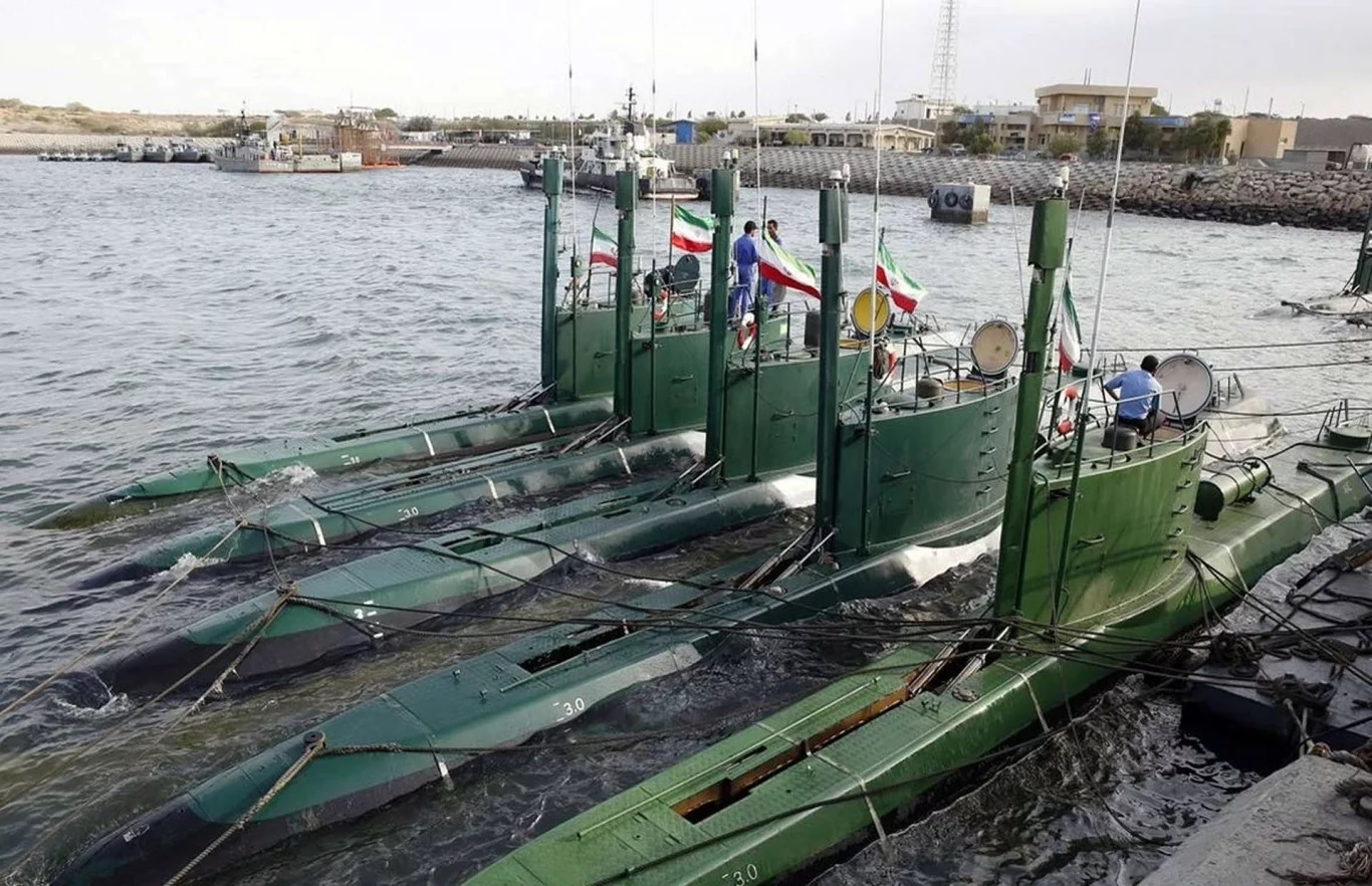 T&agrave;u ngầm mini Iran nhỏ nhưng khiến t&agrave;u s&acirc;n bay Mỹ phải d&egrave; chừng? - Ảnh 1.