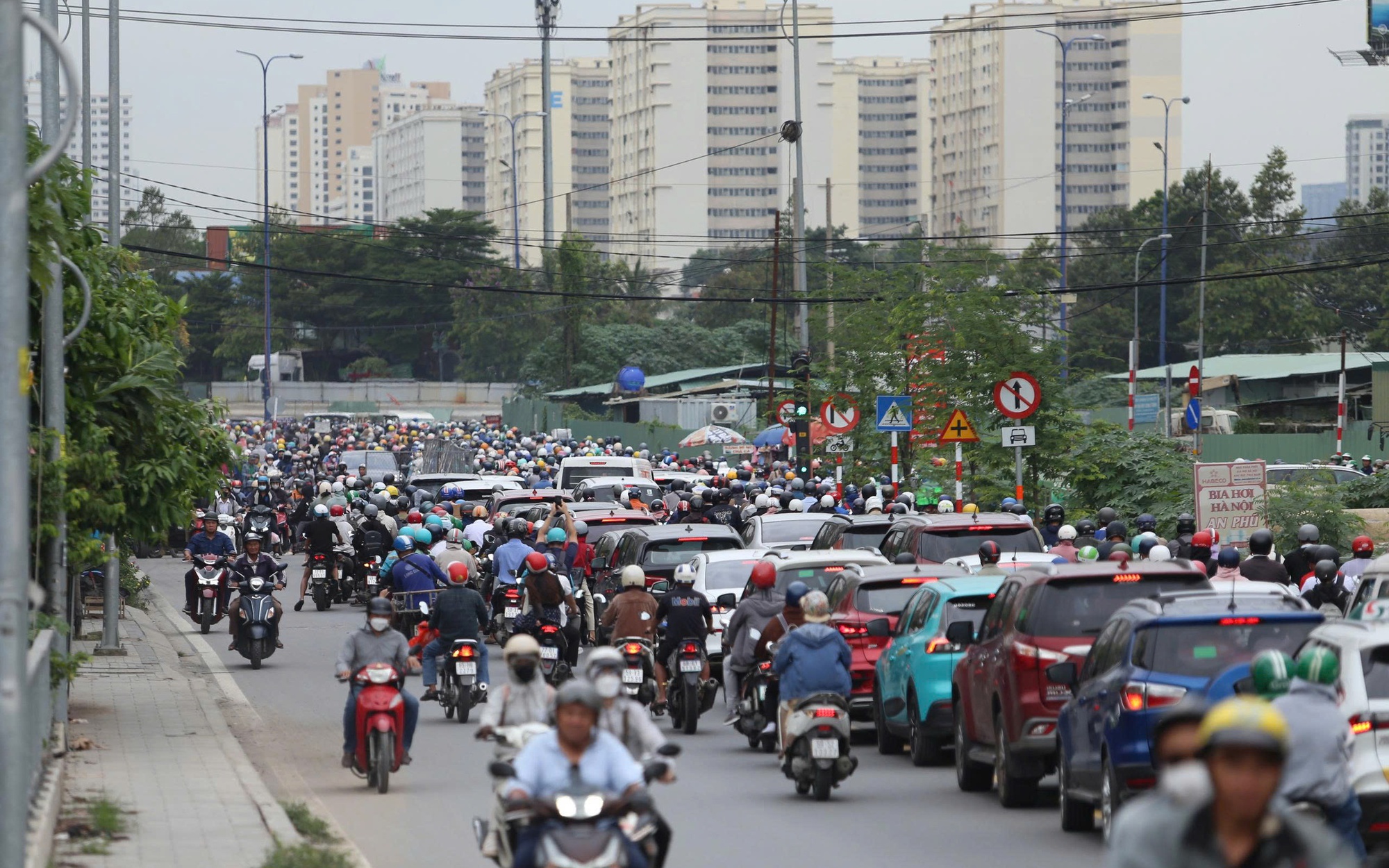 CSGT Tây Ninh và Đồng Tháp điều tiết giao thông trở lại TPHCM sau Tết 2026 - Ảnh 27.