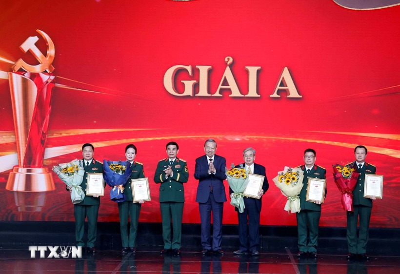 Tổng Bí thư Tô Lâm trao giải cuộc thi Vững bước dưới cờ Đảng năm 2026 - Ảnh 1.