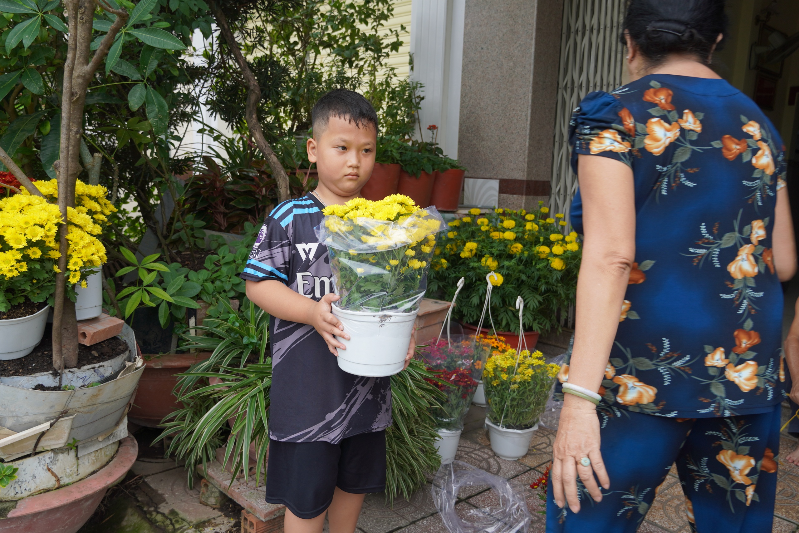 Trở lại thăm cậu b&eacute; 9 tuổi một m&igrave;nh nu&ocirc;i cha bệnh hiểm ngh&egrave;o ở Đồng Th&aacute;p - Ảnh 7.