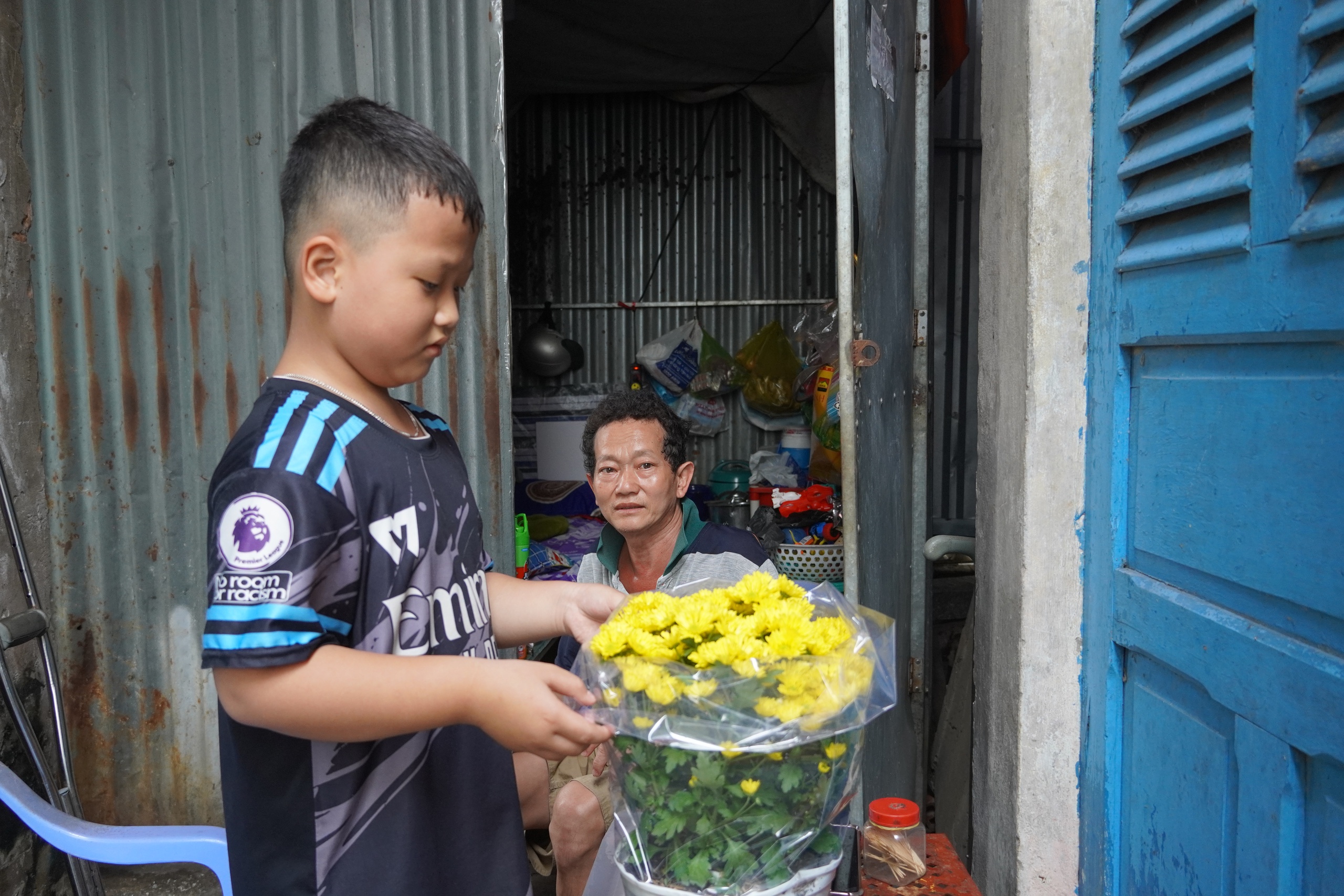 Trở lại thăm cậu b&eacute; 9 tuổi một m&igrave;nh nu&ocirc;i cha bệnh hiểm ngh&egrave;o ở Đồng Th&aacute;p - Ảnh 6.