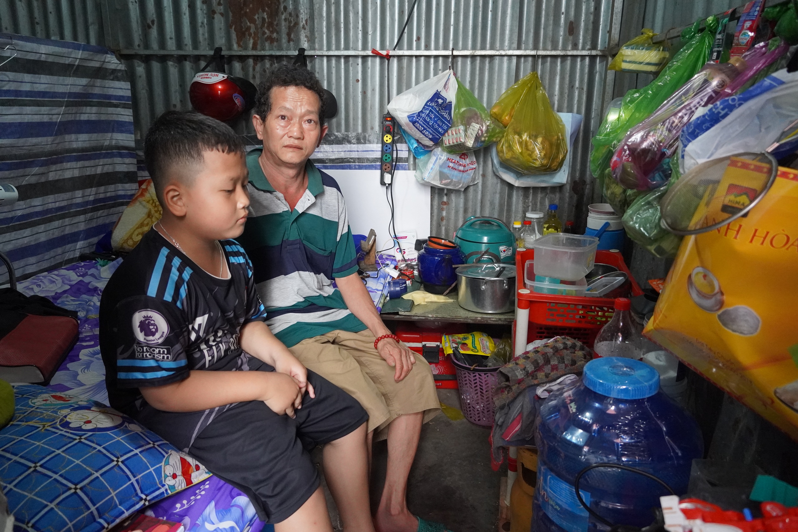 Trở lại thăm cậu b&eacute; 9 tuổi một m&igrave;nh nu&ocirc;i cha bệnh hiểm ngh&egrave;o ở Đồng Th&aacute;p - Ảnh 8.