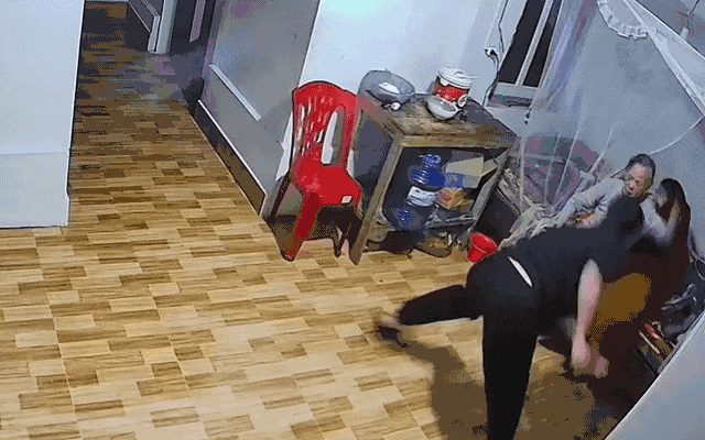 Th&ocirc;ng tin mới vụ con trai đ&aacute;nh mẹ gi&agrave; g&atilde;y tay trong ng&agrave;y m&ugrave;ng 3 Tết - Ảnh 2.