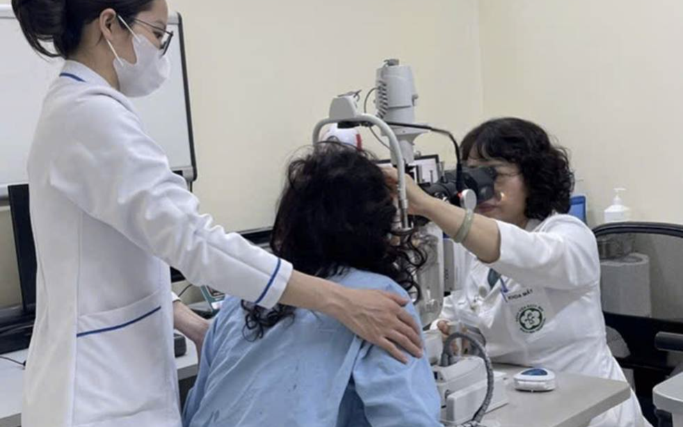 Pháo nổ khiến người phụ nữ mất thị lực vĩnh viễn