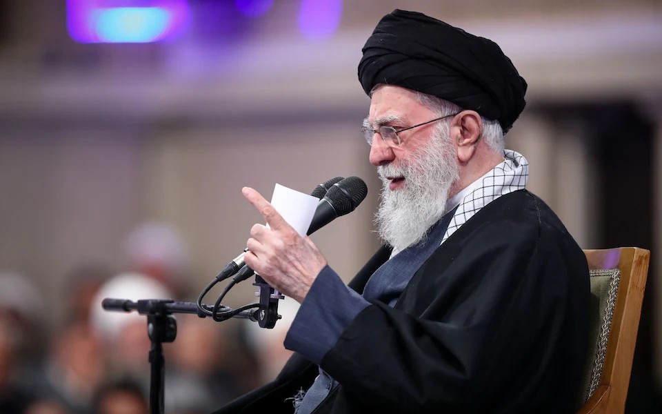 Sắp hết kiên nhẫn, ông Trump dọa trút "bão lửa" xuống Iran - Ảnh 2.