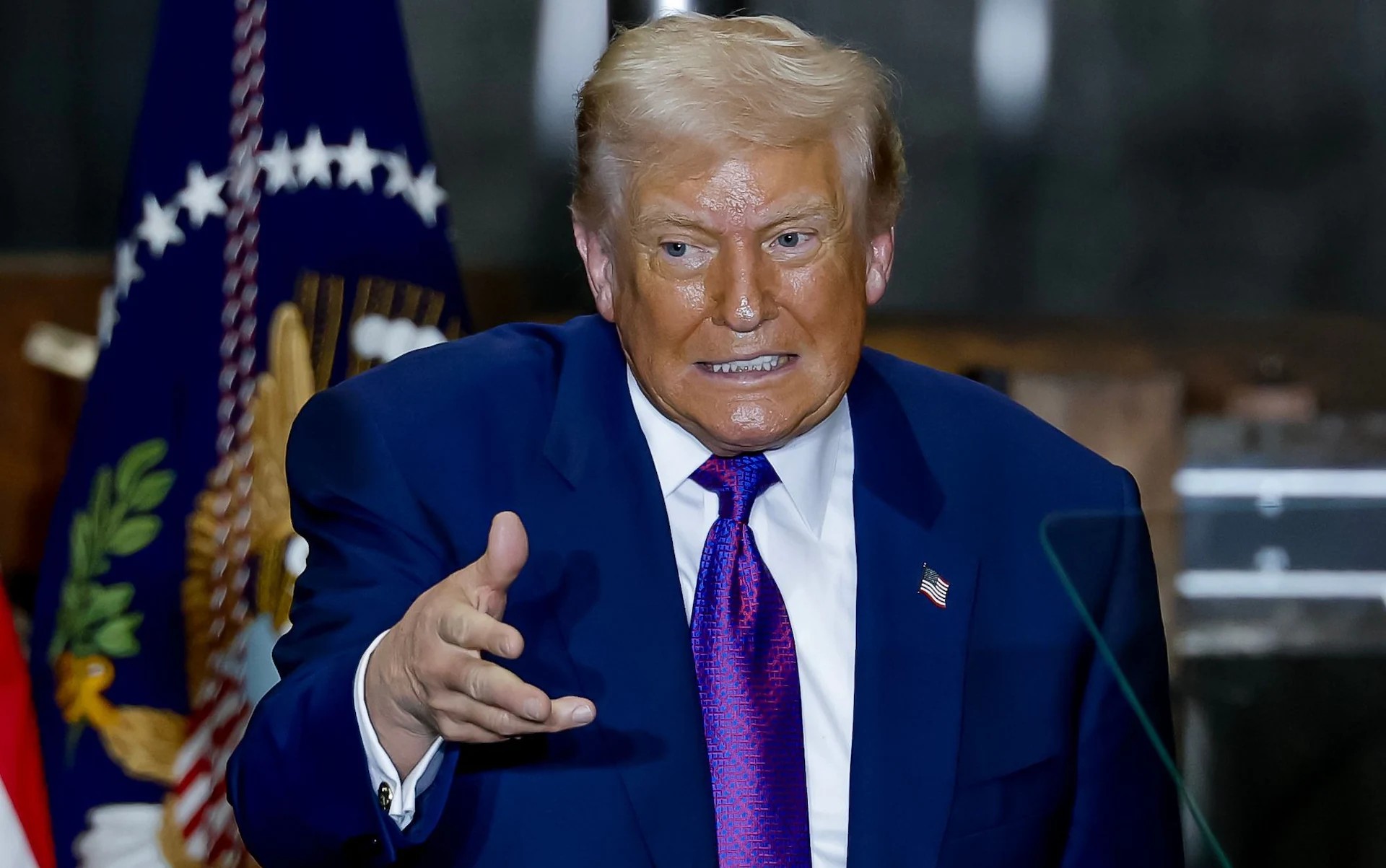 Sắp hết kiên nhẫn, ông Trump dọa trút "bão lửa" xuống Iran - Ảnh 1.