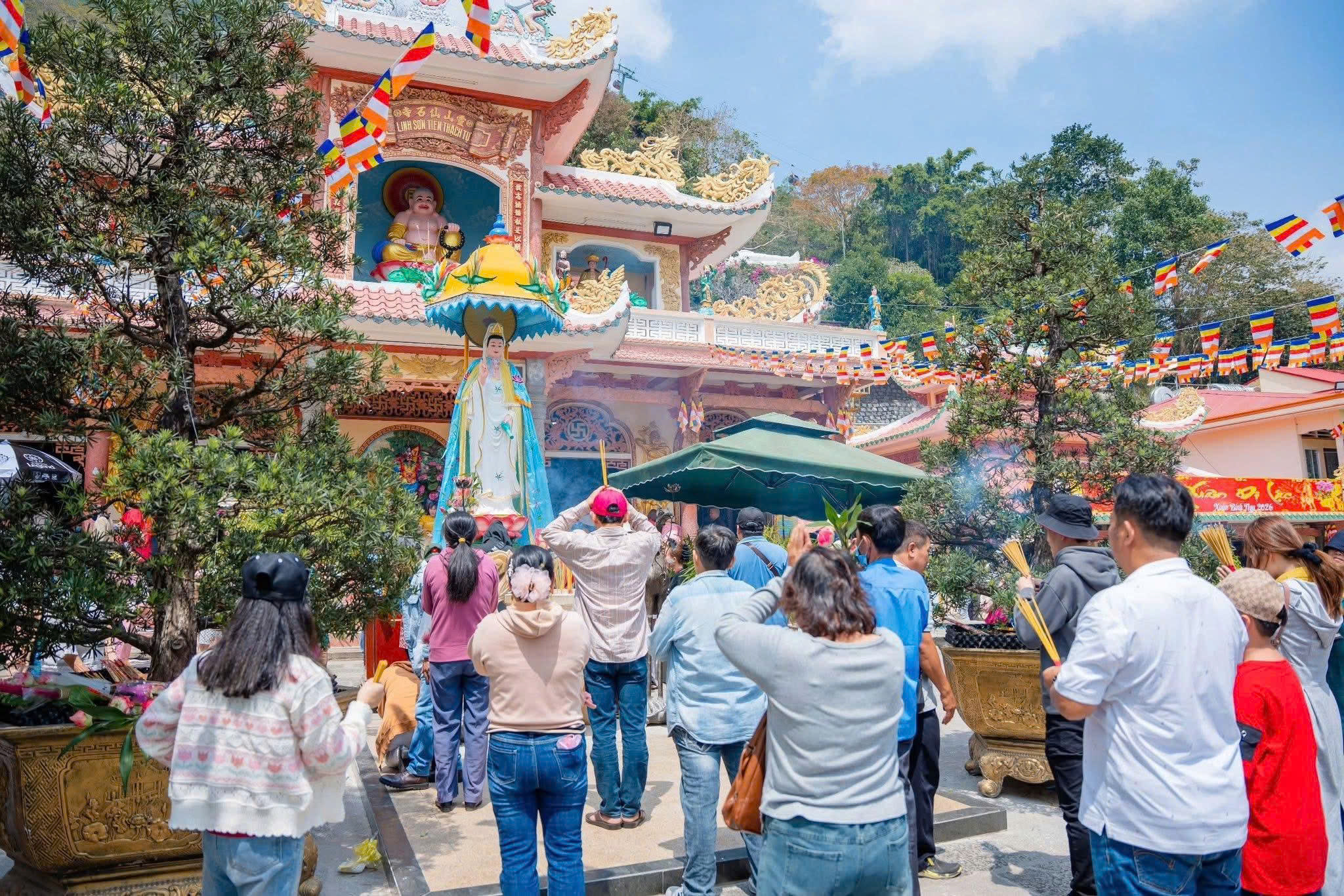  N&uacute;i B&agrave; Đen đ&oacute;n lượng kh&aacute;ch "khủng" trong 6 ng&agrave;y Tết - Ảnh 5.