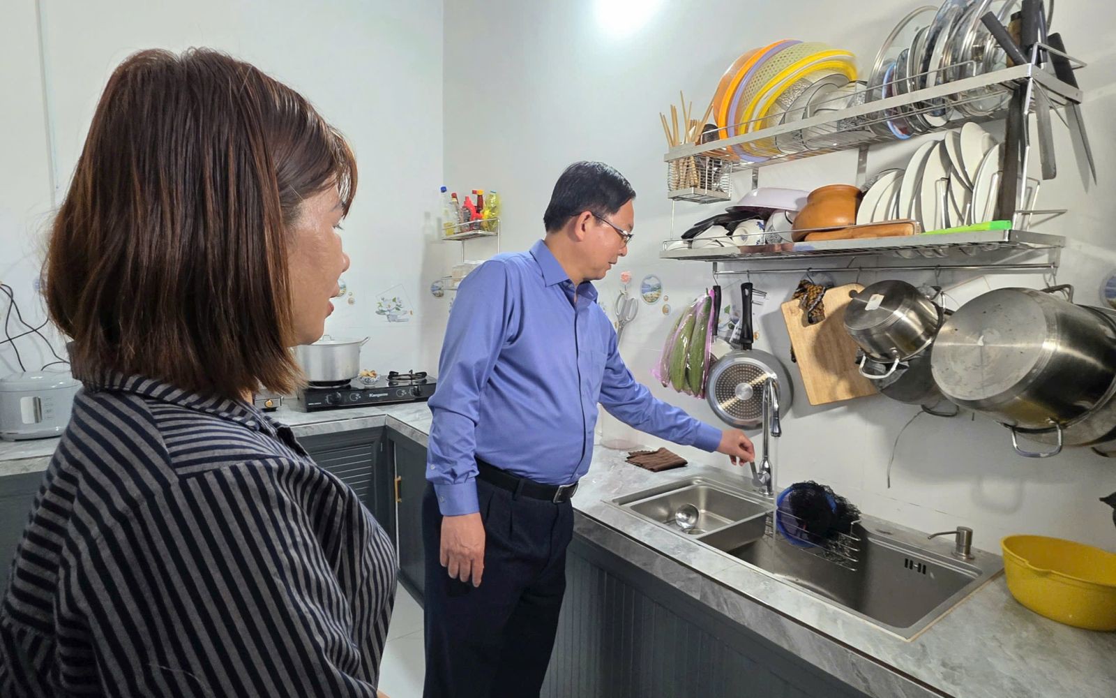 Phó Thủ tướng Hồ Quốc Dũng thăm khu tái định cư sau bão lịch sử số 13