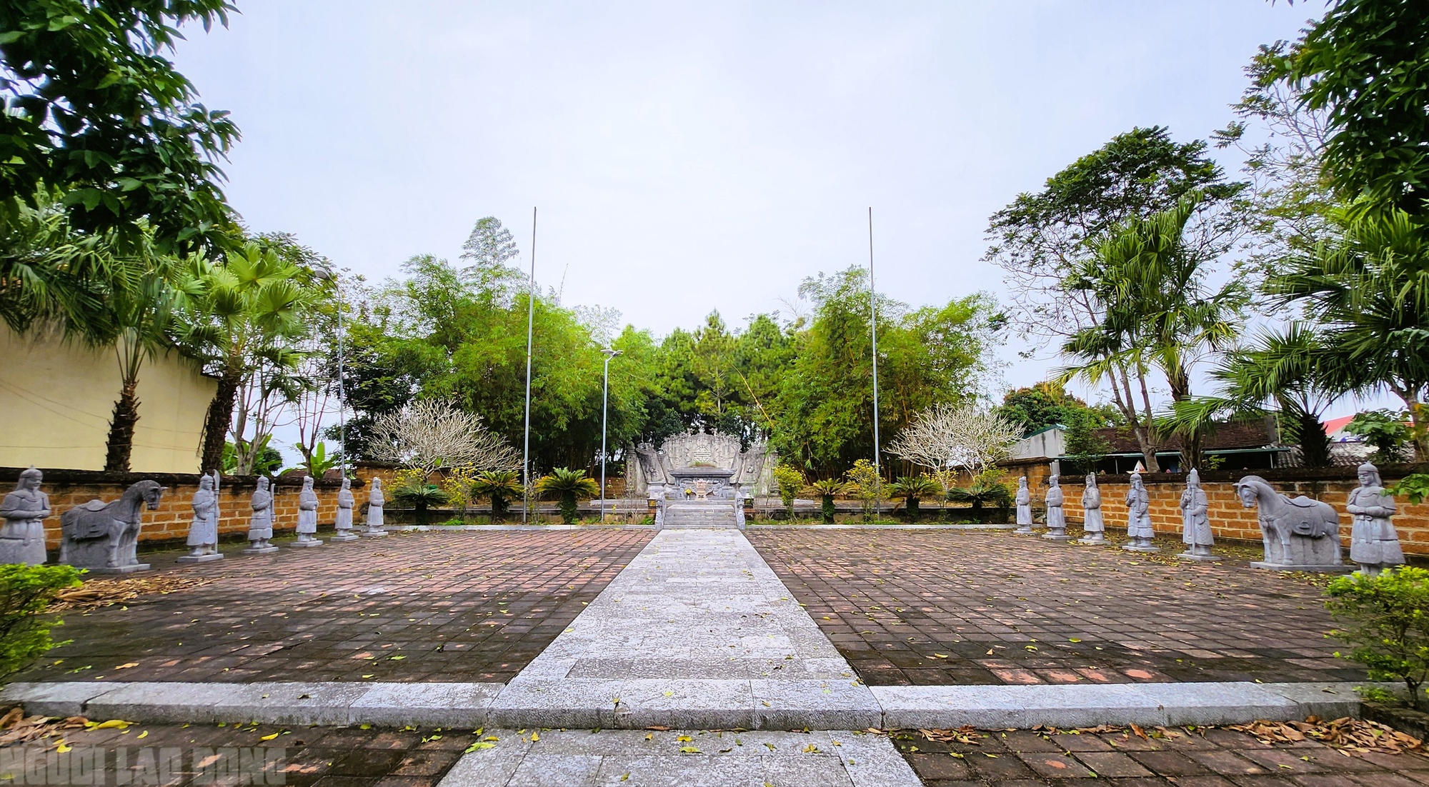 Nơi an nghỉ của vị vua "hồi hương" sau 46 năm ở Thanh H&oacute;a - Ảnh 6.