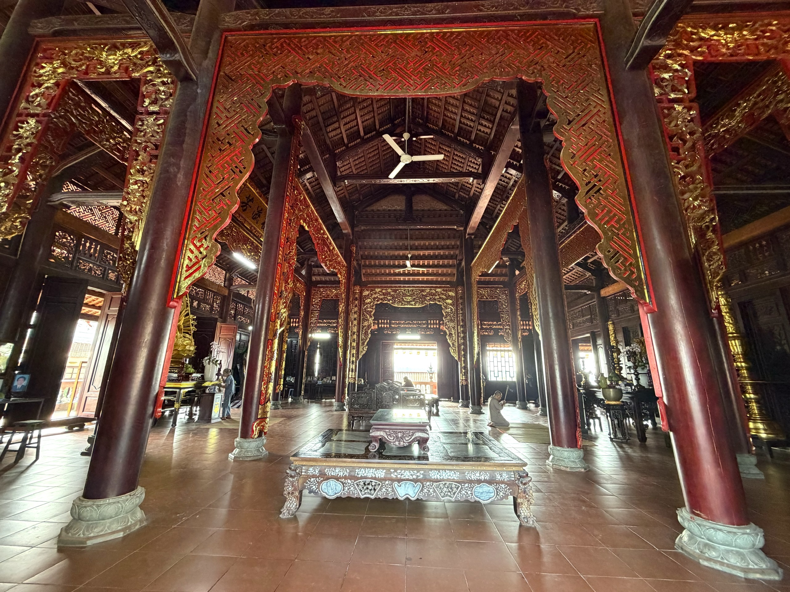 Đầu năm, v&atilde;n cảnh ch&ugrave;a tr&ecirc;n c&ugrave; lao s&ocirc;ng Đồng Nai - Ảnh 11.