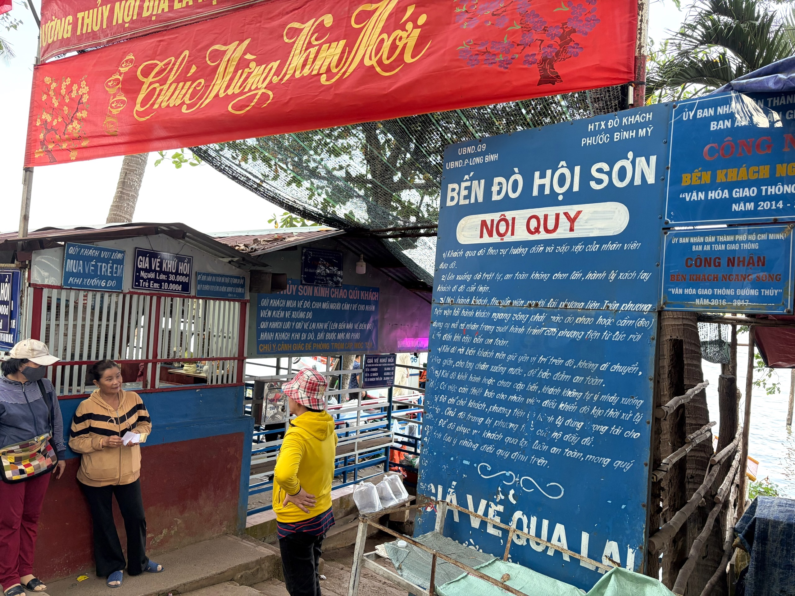 Đầu năm, v&atilde;n cảnh ch&ugrave;a tr&ecirc;n c&ugrave; lao s&ocirc;ng Đồng Nai - Ảnh 2.