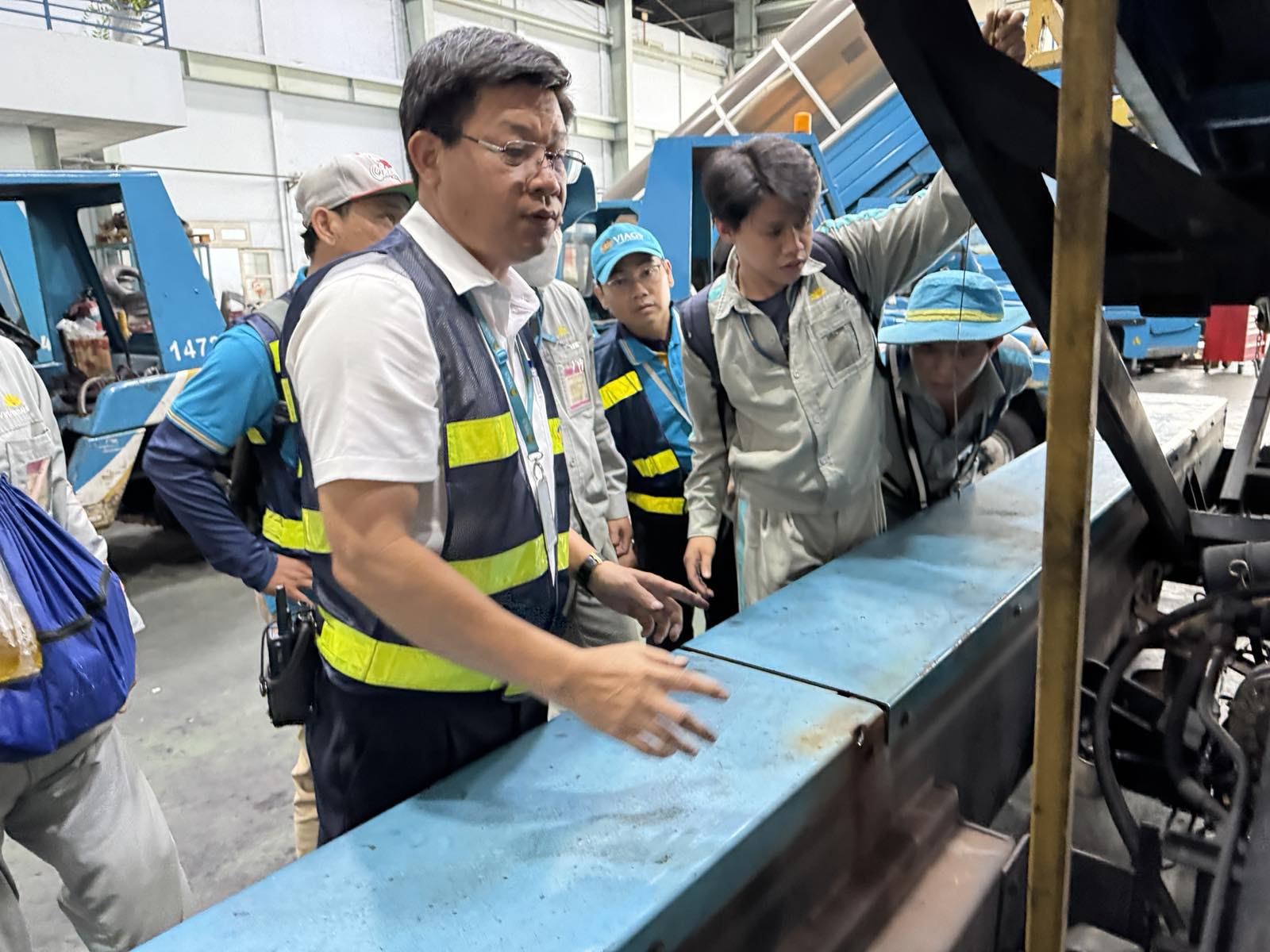 Người giữ nhịp tr&ecirc;n s&acirc;n đỗ m&aacute;y bay - Ảnh 1.