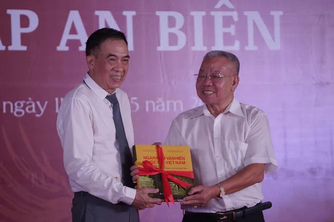 Một danh nhân ở Hải Phòng sở hữu 18 bảo vật quốc gia - Ảnh 8.