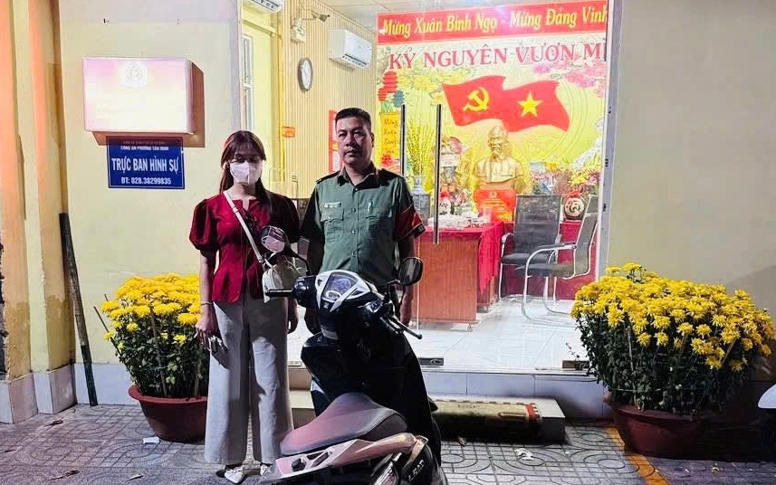 Công an TPHCM nhanh chóng tìm lại xe máy cho một cô gái
