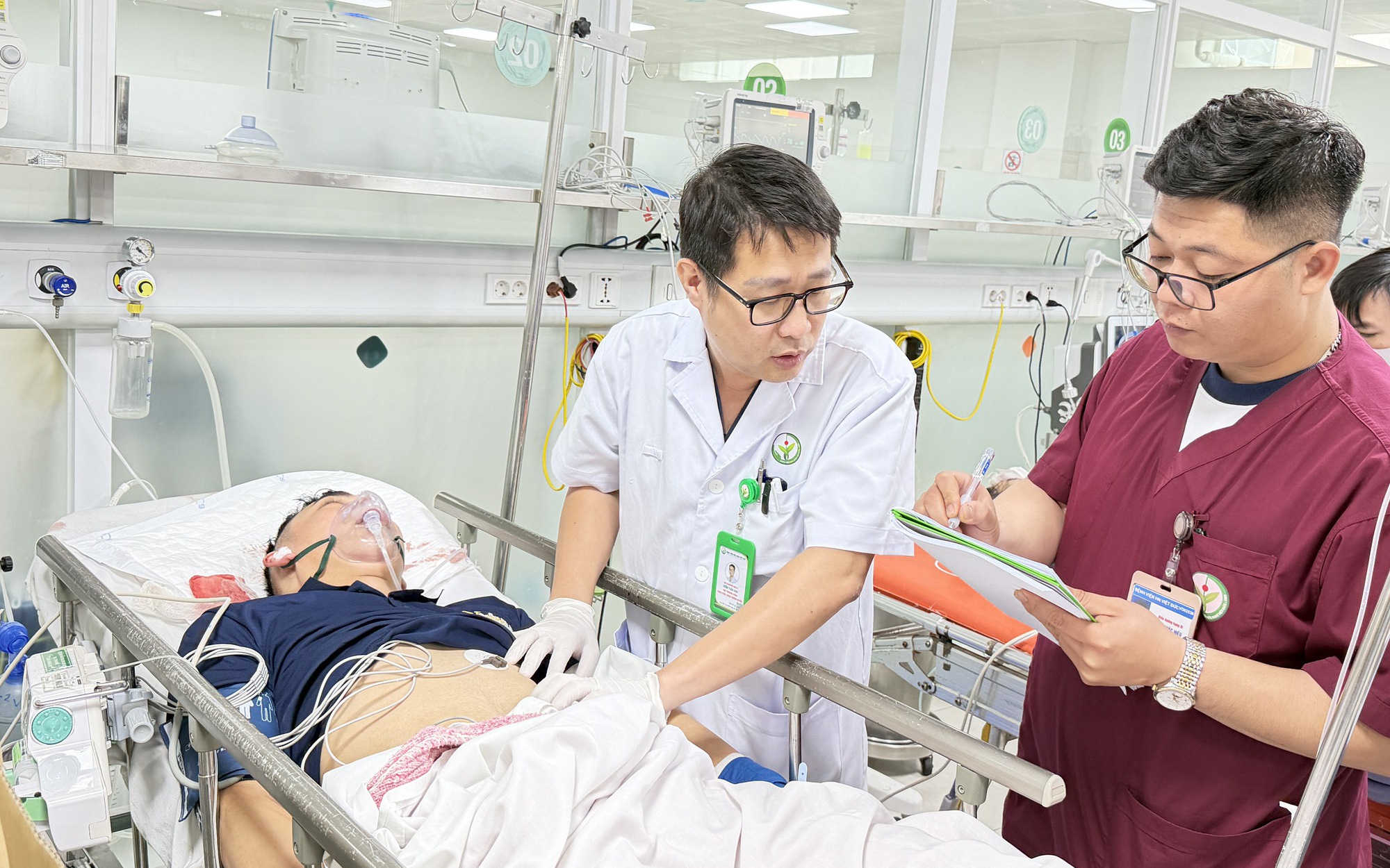 Hai bệnh viện tuyến cuối căng mình cấp cứu dịp Tết