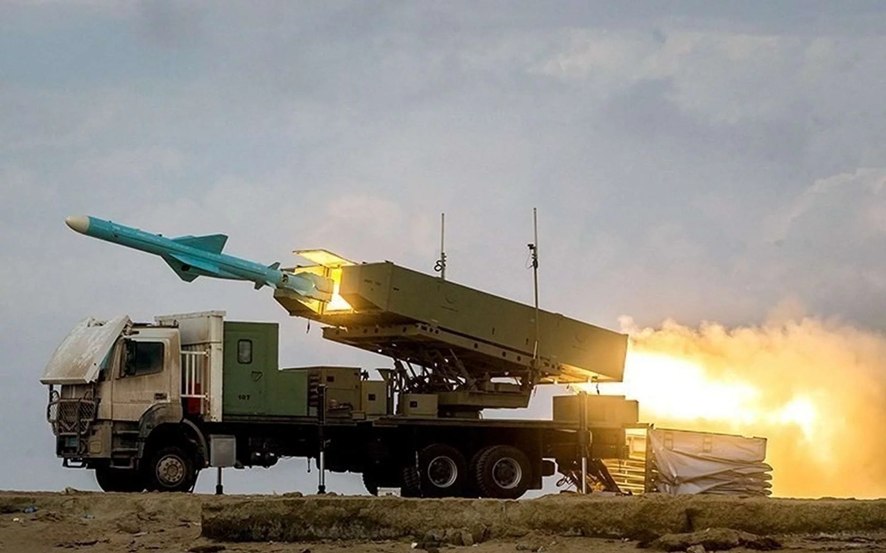 Iran triển khai tàu chiến, tên lửa mới ở eo biển Hormuz - Ảnh 3.