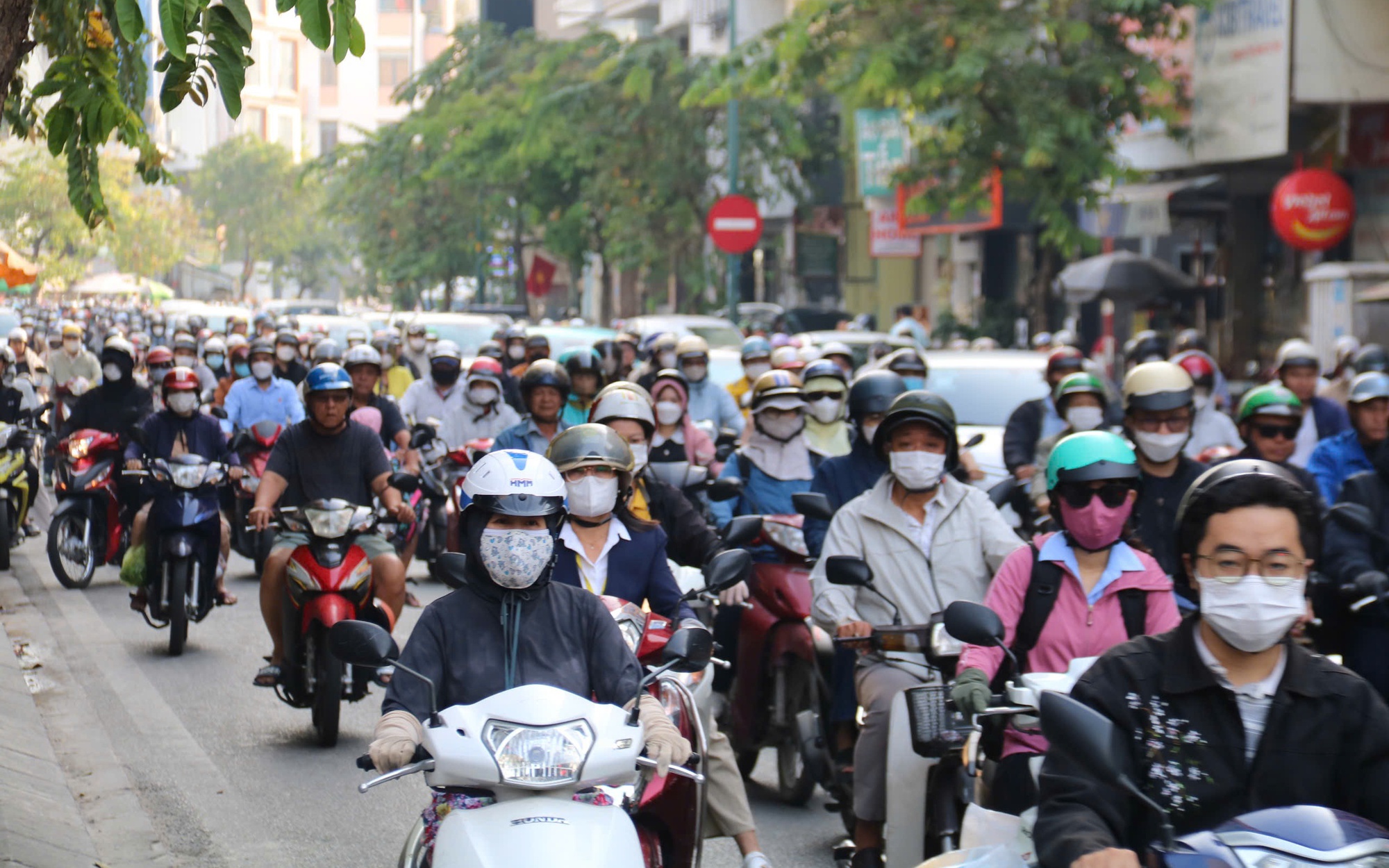 Tham khảo lộ trình quay lại TPHCM để tránh ùn tắc