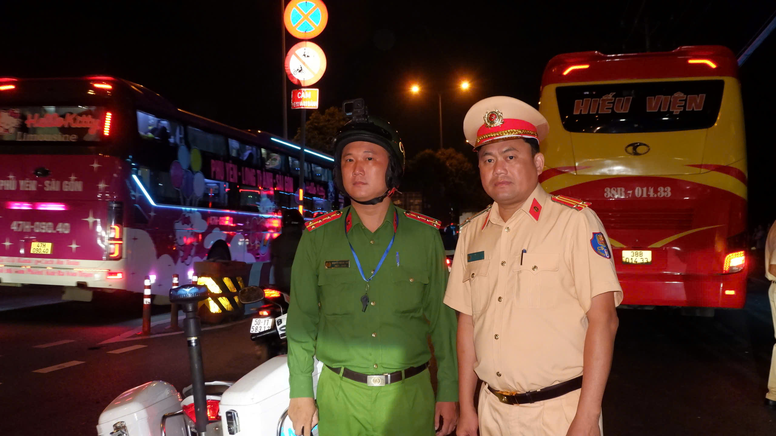 CSGT TPHCM ra quân đảm bảo an toàn cho người dân quay lại thành phố - Ảnh 1.