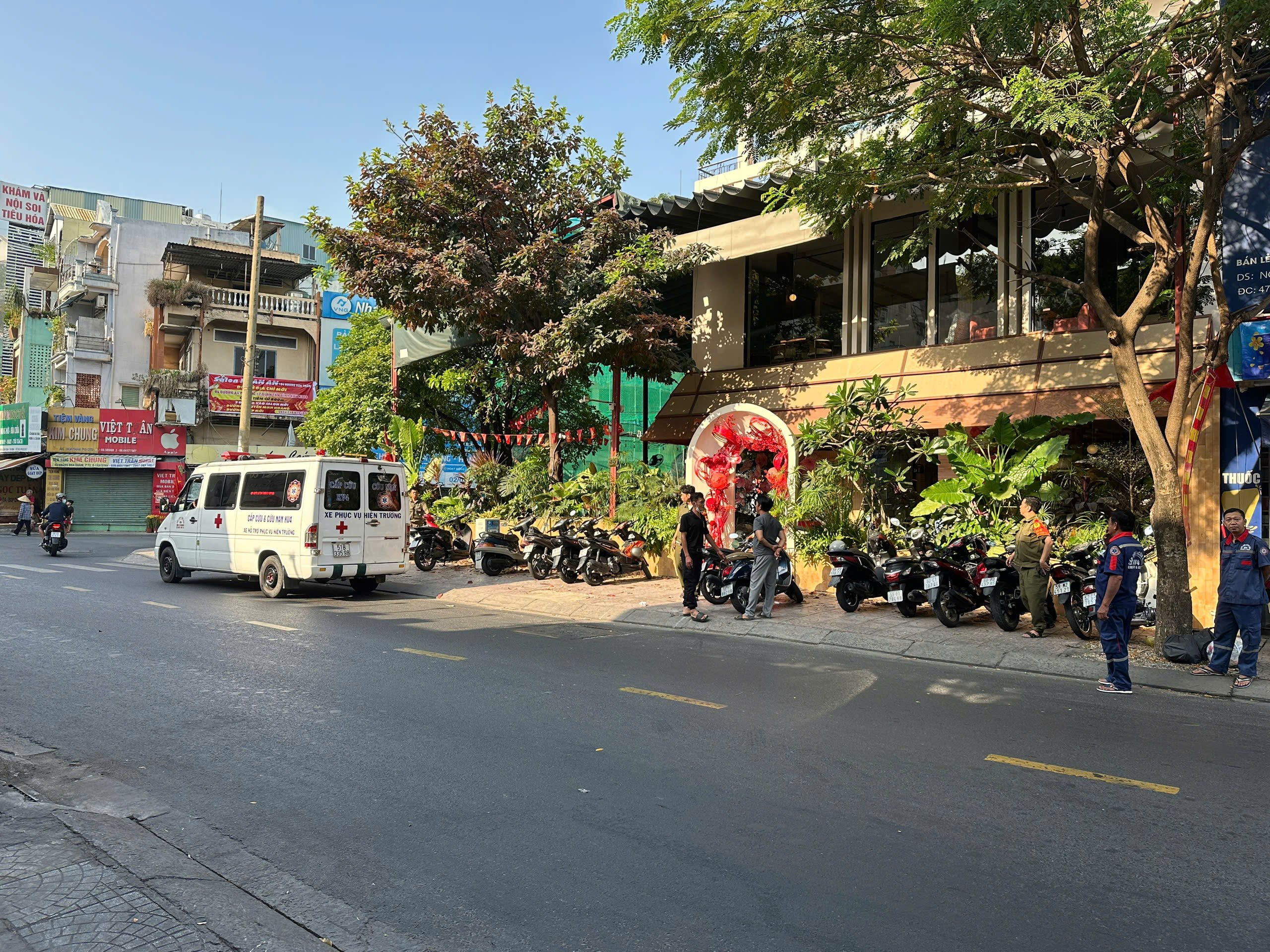Phát hiện người đàn ông tử vong trong quán cà phê ở TPHCM 2026 - Ảnh 1.