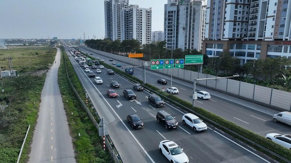 Dự kiến đ&oacute;ng cao tốc ra khỏi H&agrave; Nội v&agrave; TPHCM để giảm &ugrave;n tắc giao th&ocirc;ng - Ảnh 1.