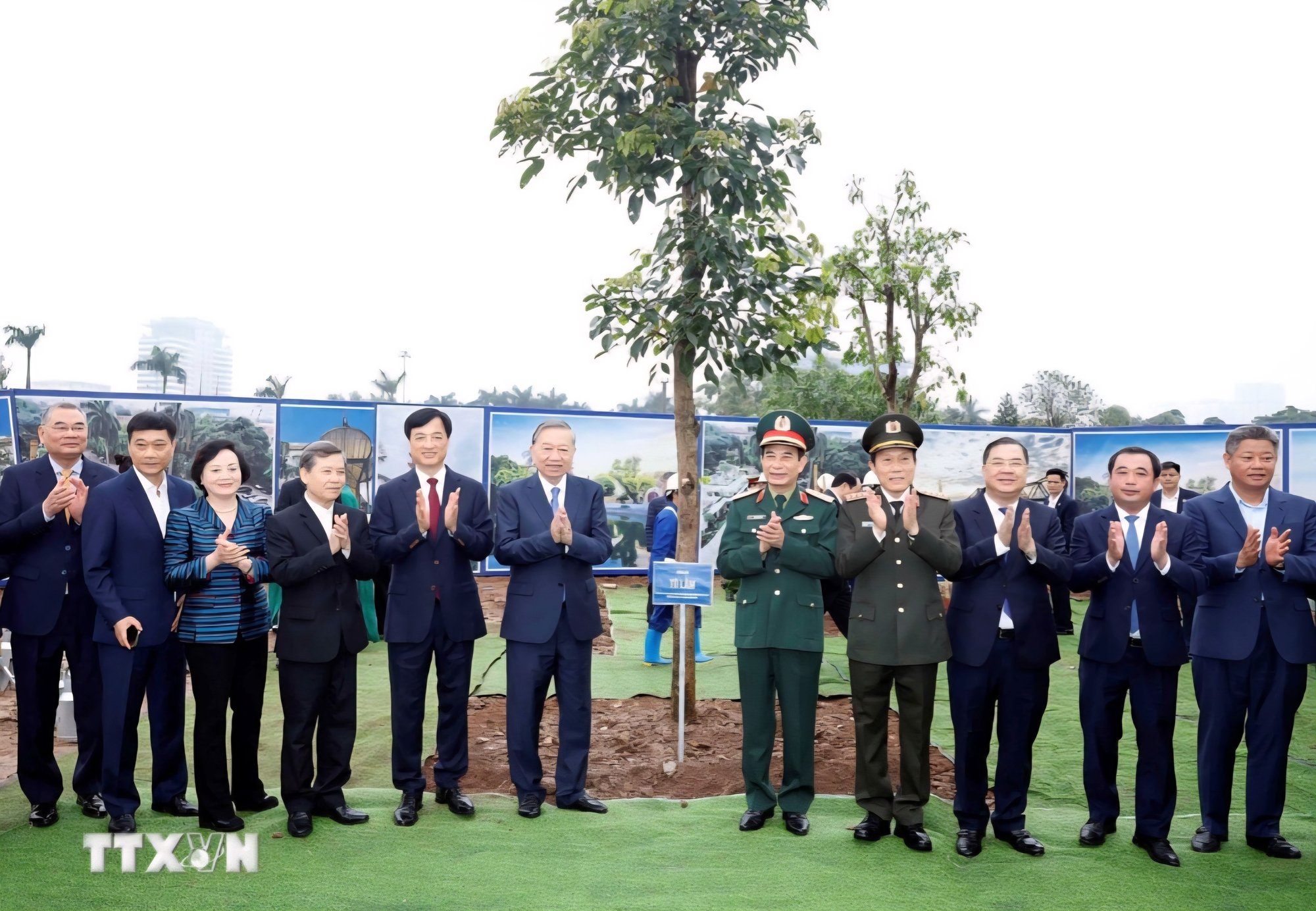 Tổng B&iacute; thư T&ocirc; L&acirc;m dự Lễ ph&aacute;t động "Tết trồng c&acirc;y đời đời nhớ ơn B&aacute;c Hồ" - Ảnh 2.