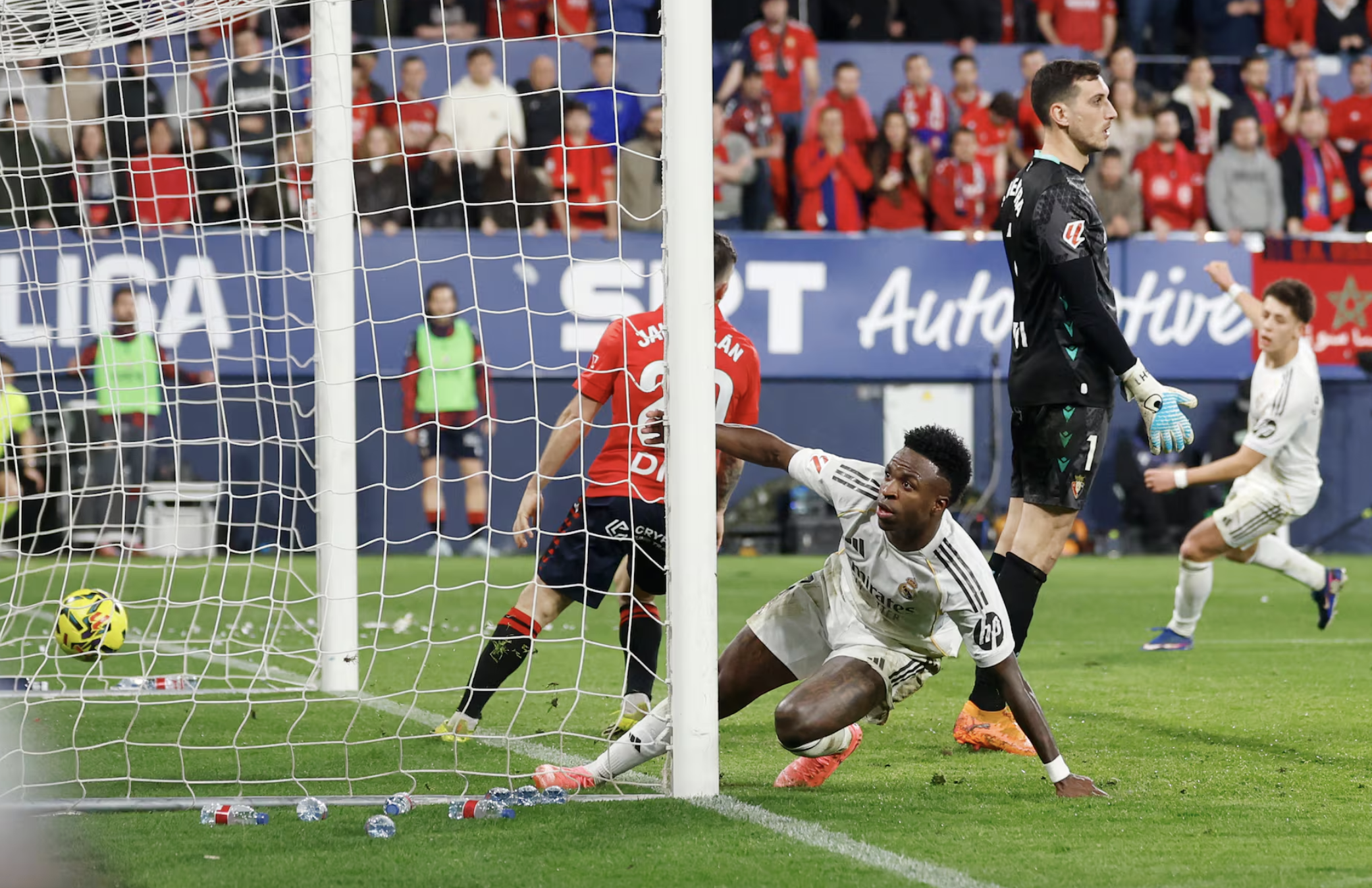 Real Madrid gục ngã phút bù giờ tại La Liga - Ảnh 3.