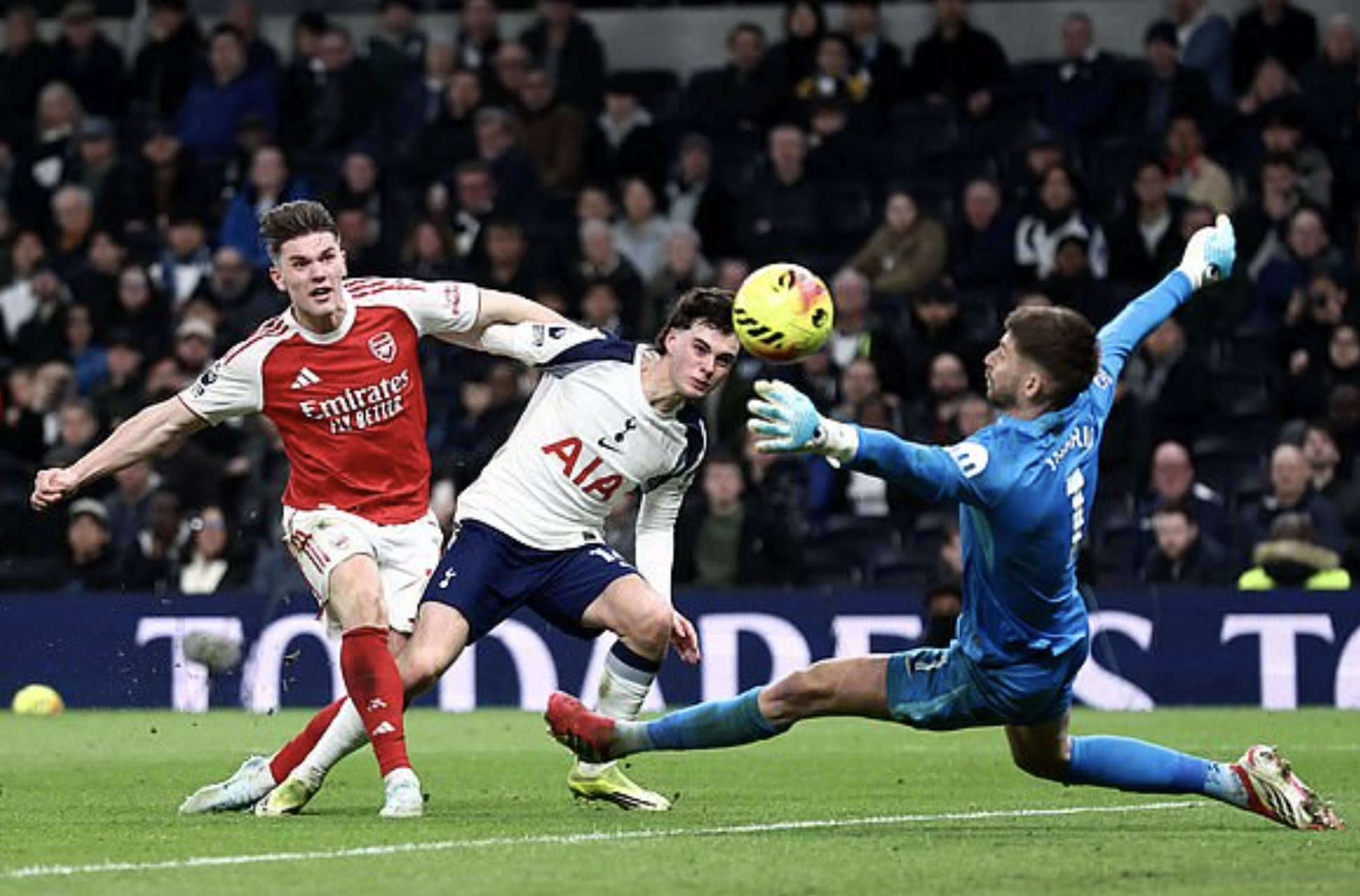 Viktor Gyokeres: Hai tháng xoay chuyển số phận tại Arsenal - Ảnh 1.