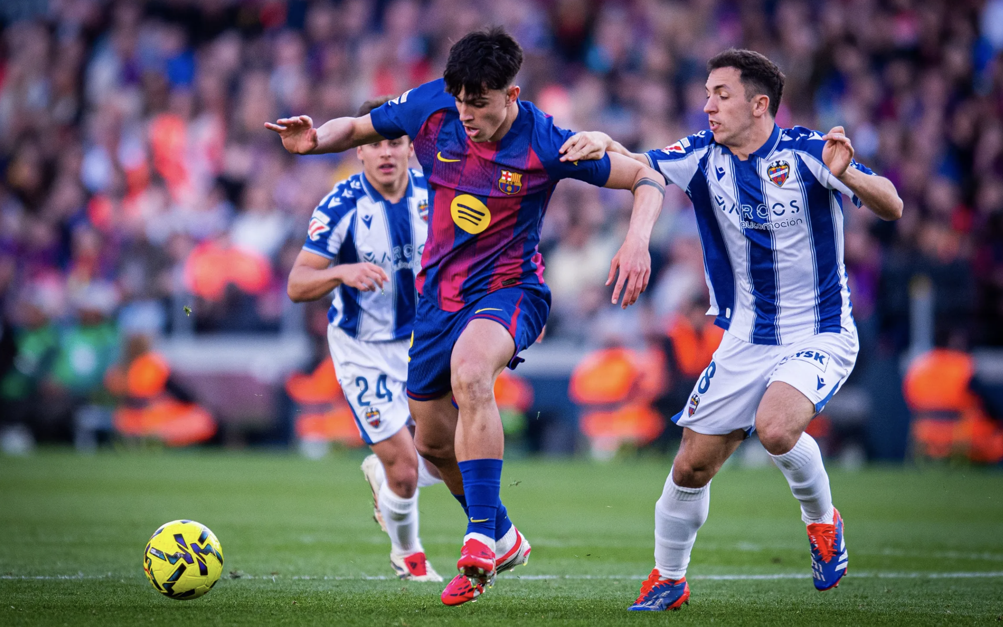Barcelona thắng áp đảo Levante, vững ngôi đầu La Liga
