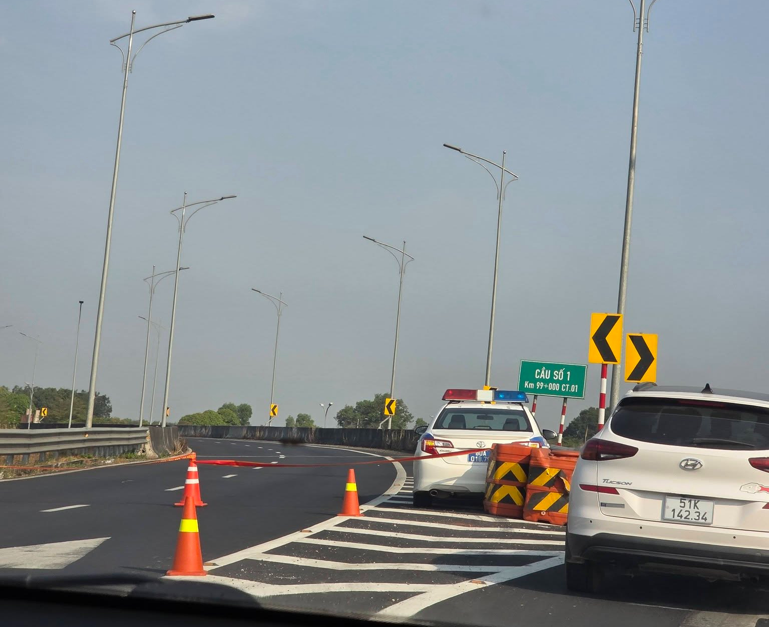 Va chạm tr&ecirc;n cao tốc Long Th&agrave;nh - TPHCM , xe di chuyển chậm về TPHCM - Ảnh 2.