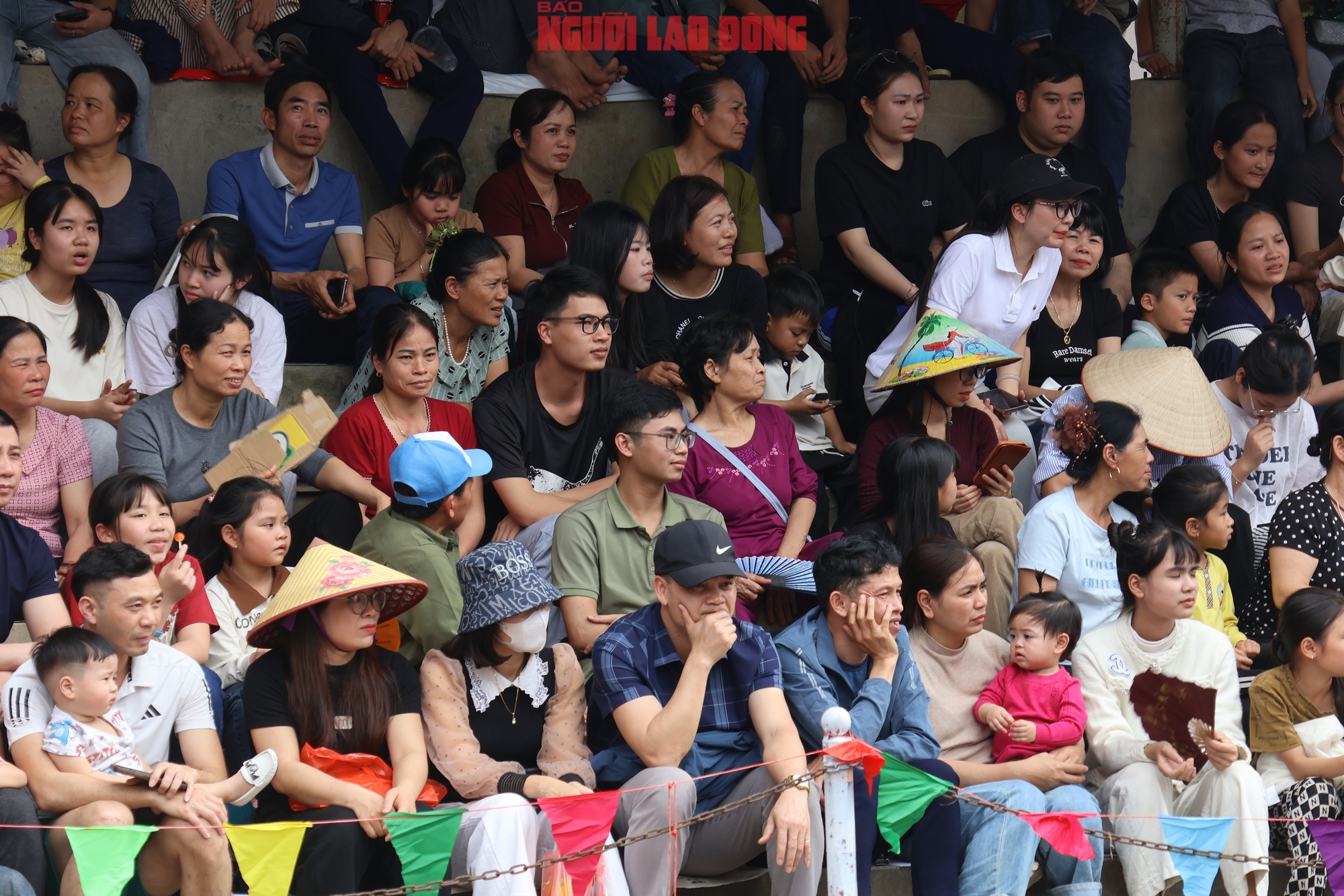 VIDEO: M&atilde;n nh&atilde;n m&agrave;n tranh t&agrave;i của những nh&agrave; v&ocirc; địch SEA Games với trai l&agrave;ng tr&ecirc;n sới vật hội l&agrave;ng - Ảnh 27.