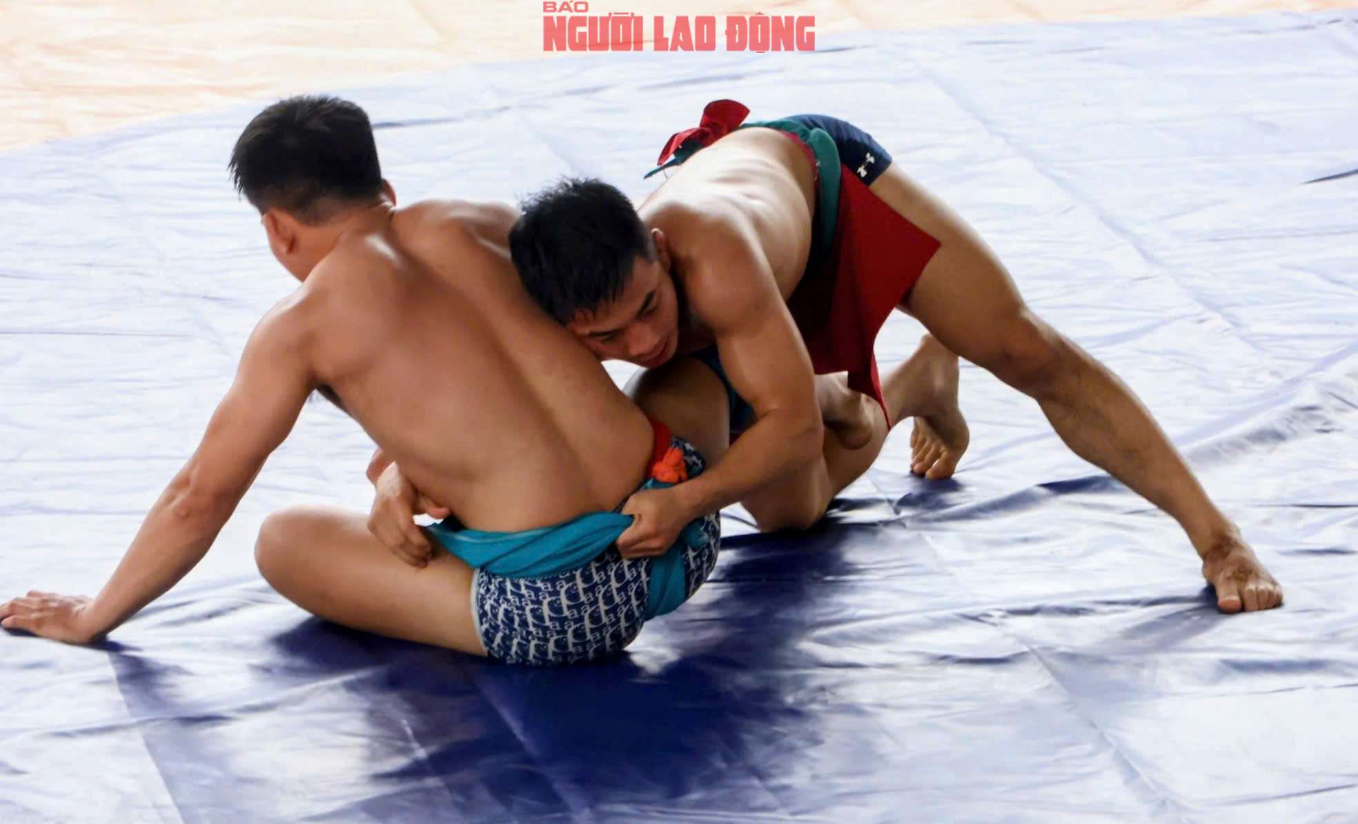 VIDEO: M&atilde;n nh&atilde;n m&agrave;n tranh t&agrave;i của những nh&agrave; v&ocirc; địch SEA Games với trai l&agrave;ng tr&ecirc;n sới vật hội l&agrave;ng - Ảnh 29.