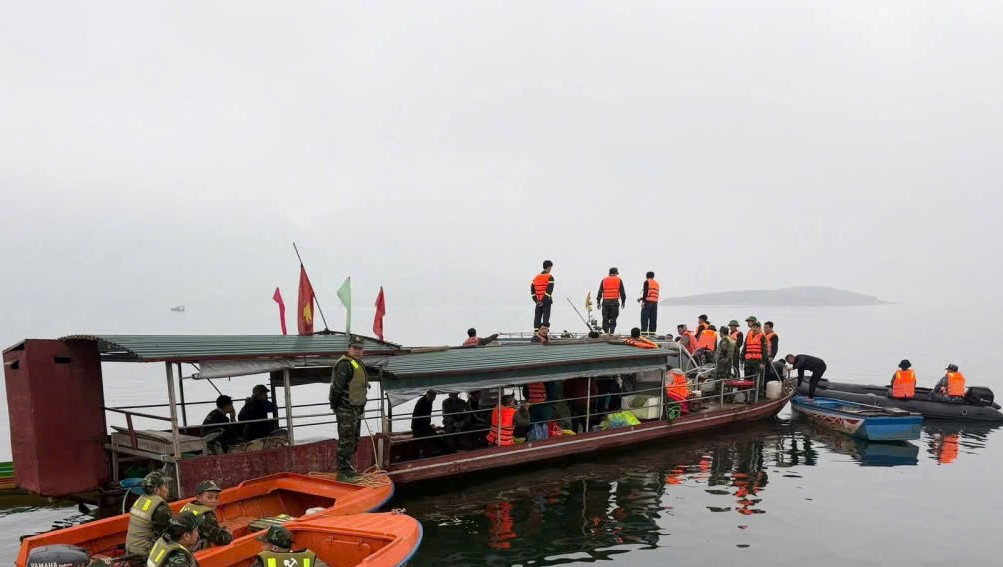 Ch&igrave;m t&agrave;u chở kh&aacute;ch đi ch&uacute;c Tết, 1 người chết, 5 người mất t&iacute;ch: Khẩn trương l&agrave;m r&otilde; nguy&ecirc;n nh&acirc;n - Ảnh 2.