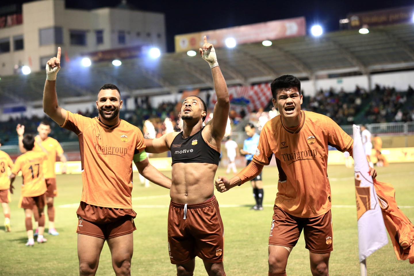 Gi&aacute; cầu thủ Việt Nam - tăng nhờ V-League - Ảnh 3.