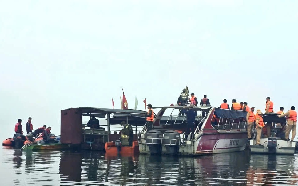 Chìm tàu chở khách đi chúc Tết, 6 người chết và mất tích: Nạn nhân là người thân với nhau