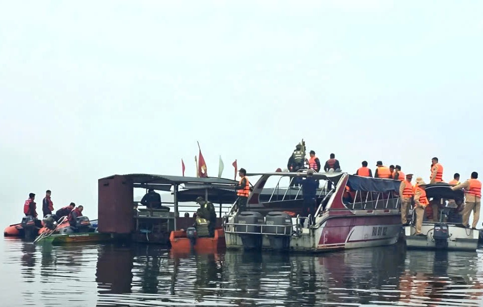 Cục trưởng CSGT ra mệnh lệnh khẩn sau 2 vụ chìm tàu, lật thuyền - Ảnh 1.
