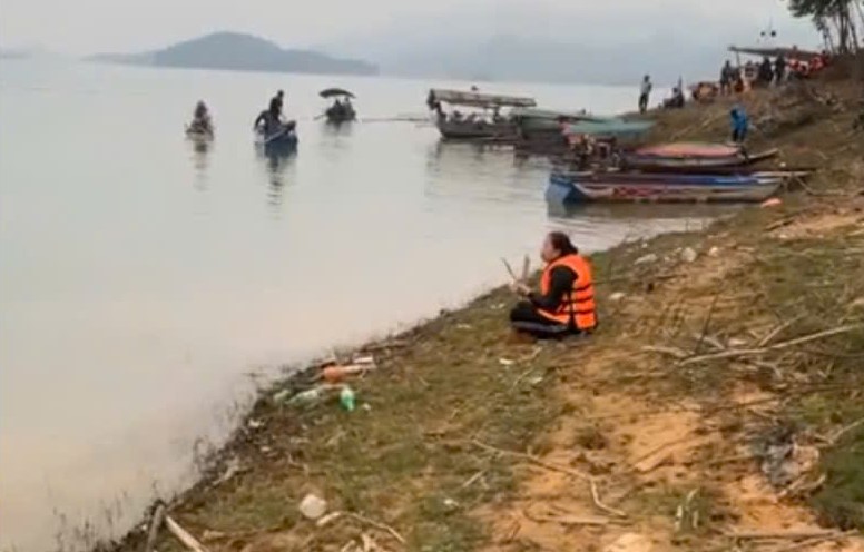 Chìm tàu chở khách đi chúc Tết: Tìm thấy thêm 4 thi thể - Ảnh 2.