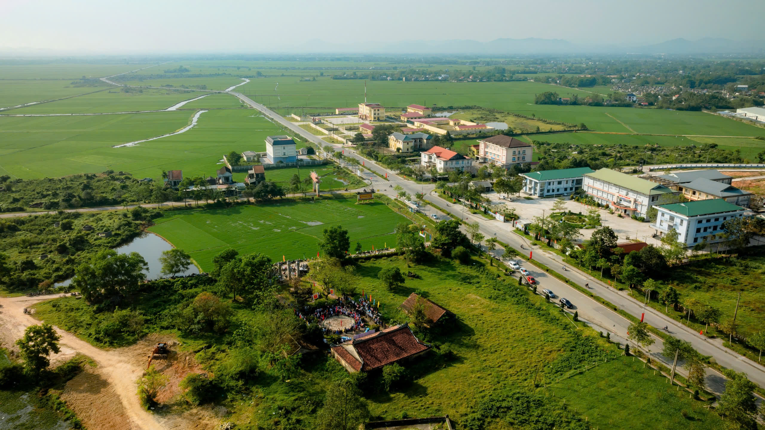 Đầu Xuân về sới đình “nóng” nhất xứ Huế xem nhiều người vật nhau - Ảnh 8.
