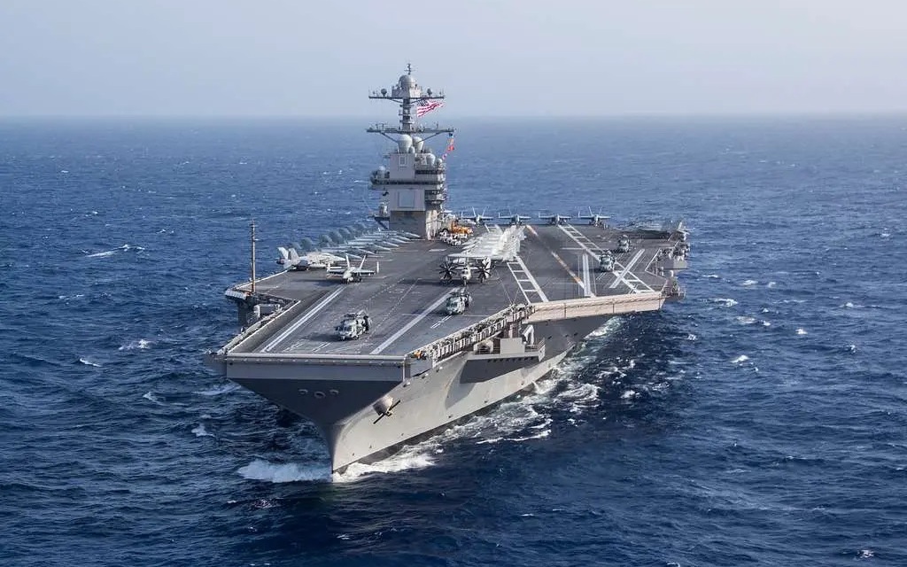 Iran triển khai tàu chiến, tên lửa mới ở eo biển Hormuz - Ảnh 2.