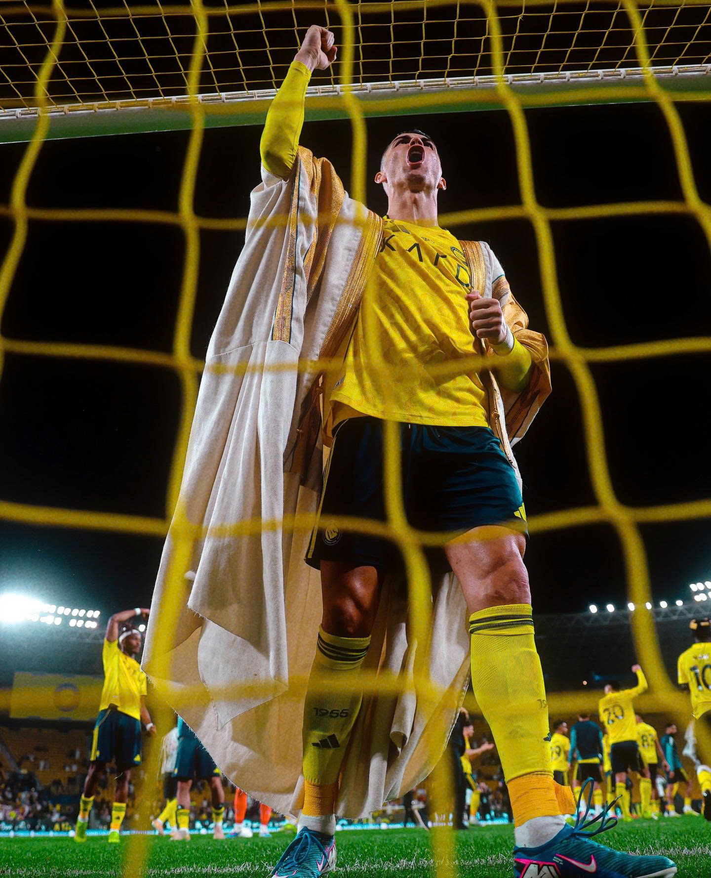 Ronaldo lập kỷ lục mới trong ngày Al-Nassr chiếm ngôi đầu bảng - Ảnh 1.