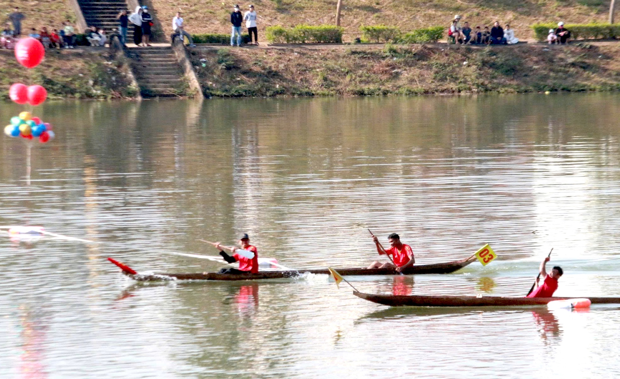 Giải đua thuyền độc mộc trên sông Đăk Bữa năm 2026: Trải nghiệm văn hóa độc đáo - Ảnh 1.