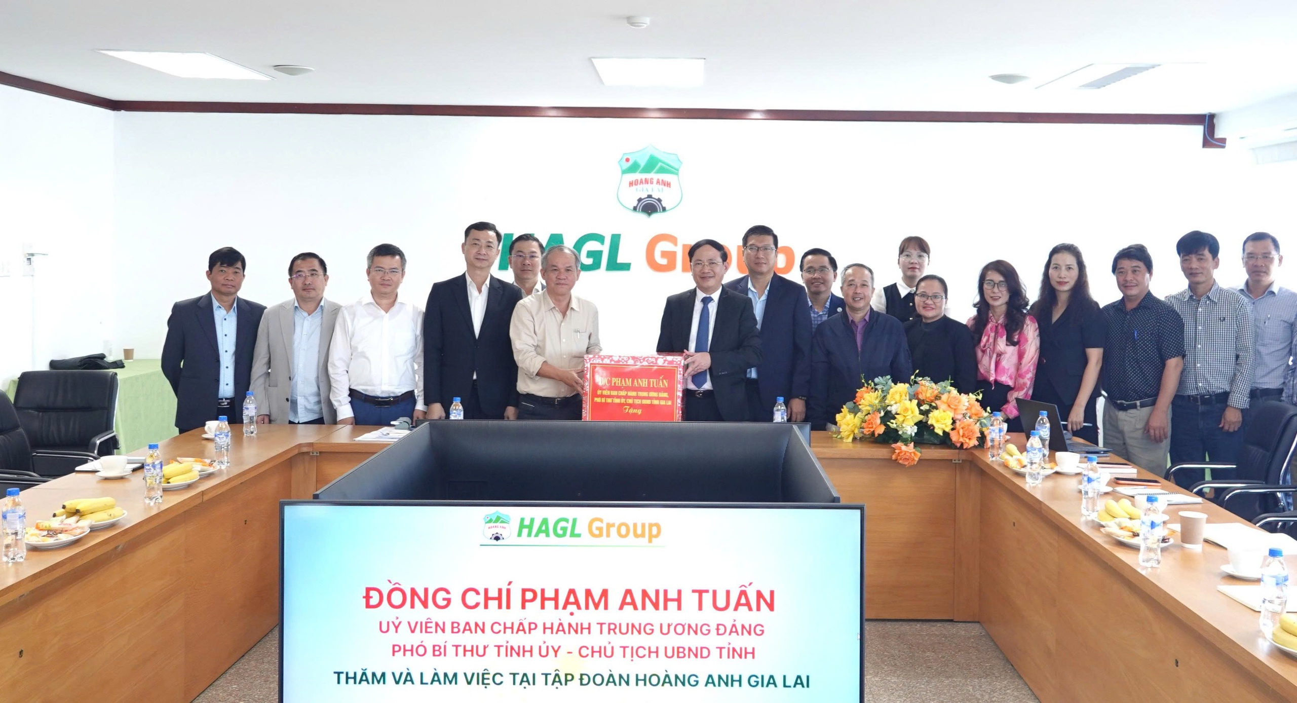 Chủ tịch tỉnh Gia Lai thăm Tập đo&agrave;n Ho&agrave;ng Anh Gia Lai v&agrave; định hướng ph&aacute;t triển 2026 - Ảnh 3.