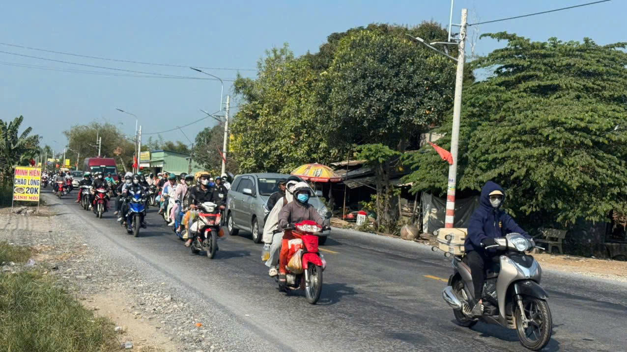 CSGT Tây Ninh và Đồng Tháp điều tiết giao thông trở lại TPHCM sau Tết 2026 - Ảnh 5.