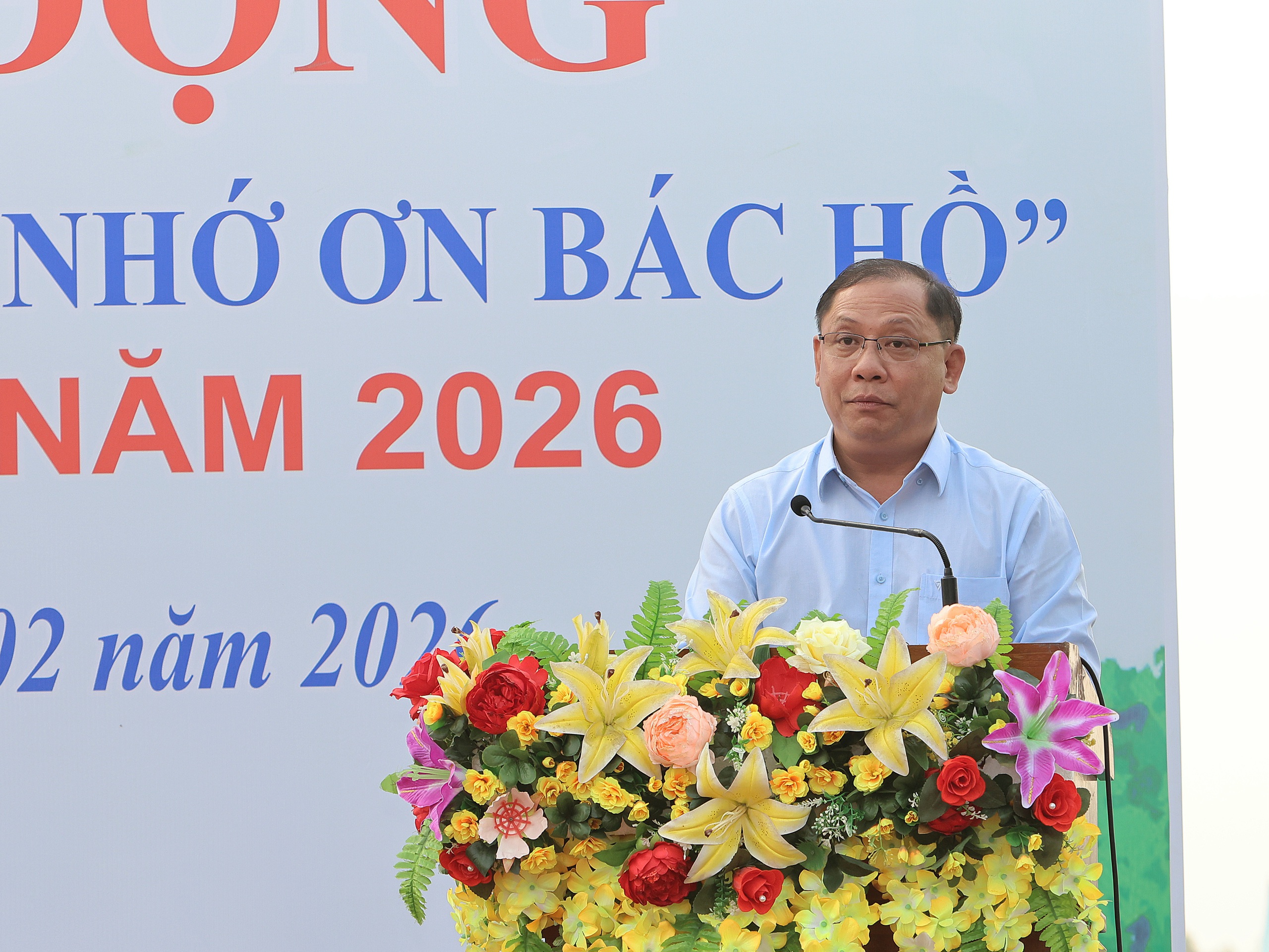 L&atilde;nh đạo TP Cần Thơ ph&aacute;t động "Tết trồng c&acirc;y" v&agrave; thăm đồng đầu năm mới - Ảnh 1.