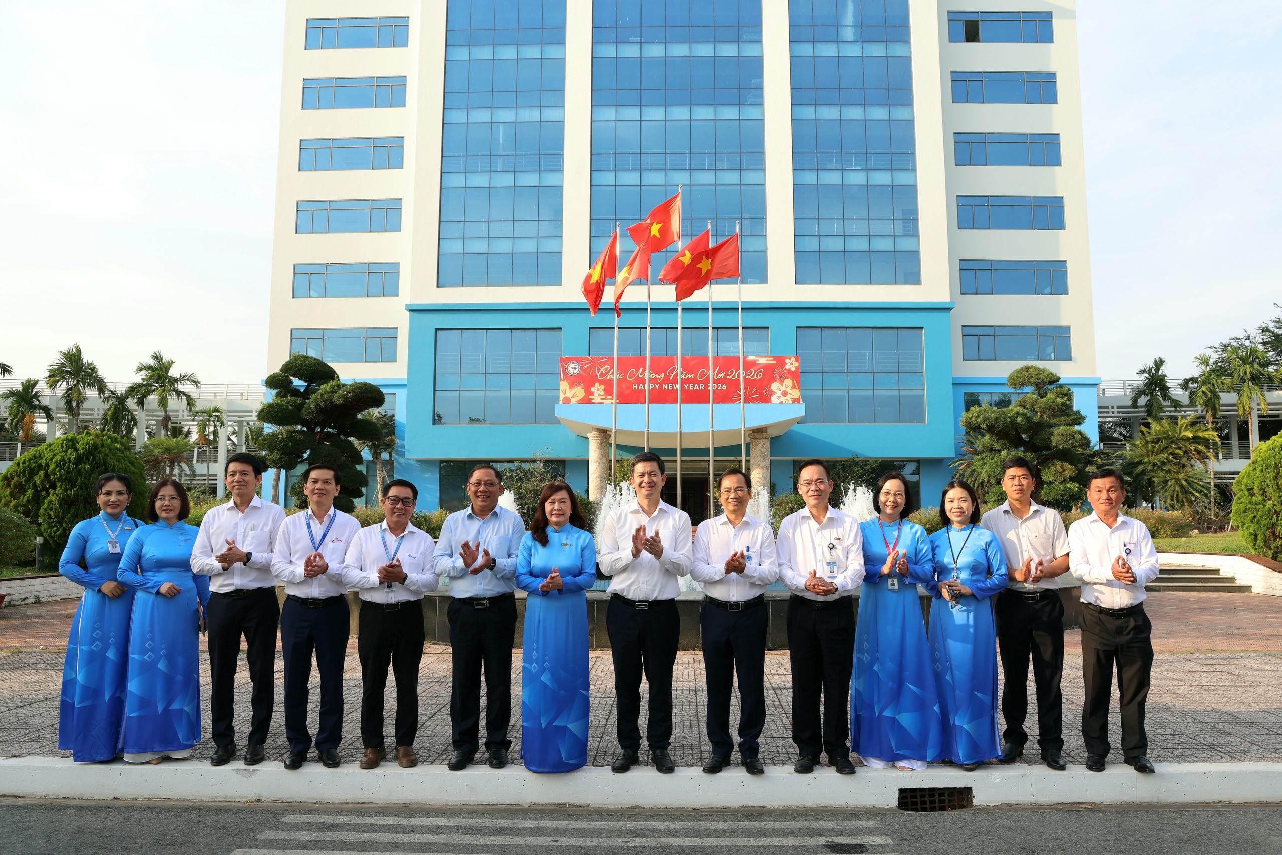 Bí thư thành ủy Cần Thơ chúc Tết , kỳ vọng phát triển kinh tế năm 2026 - Ảnh 6.
