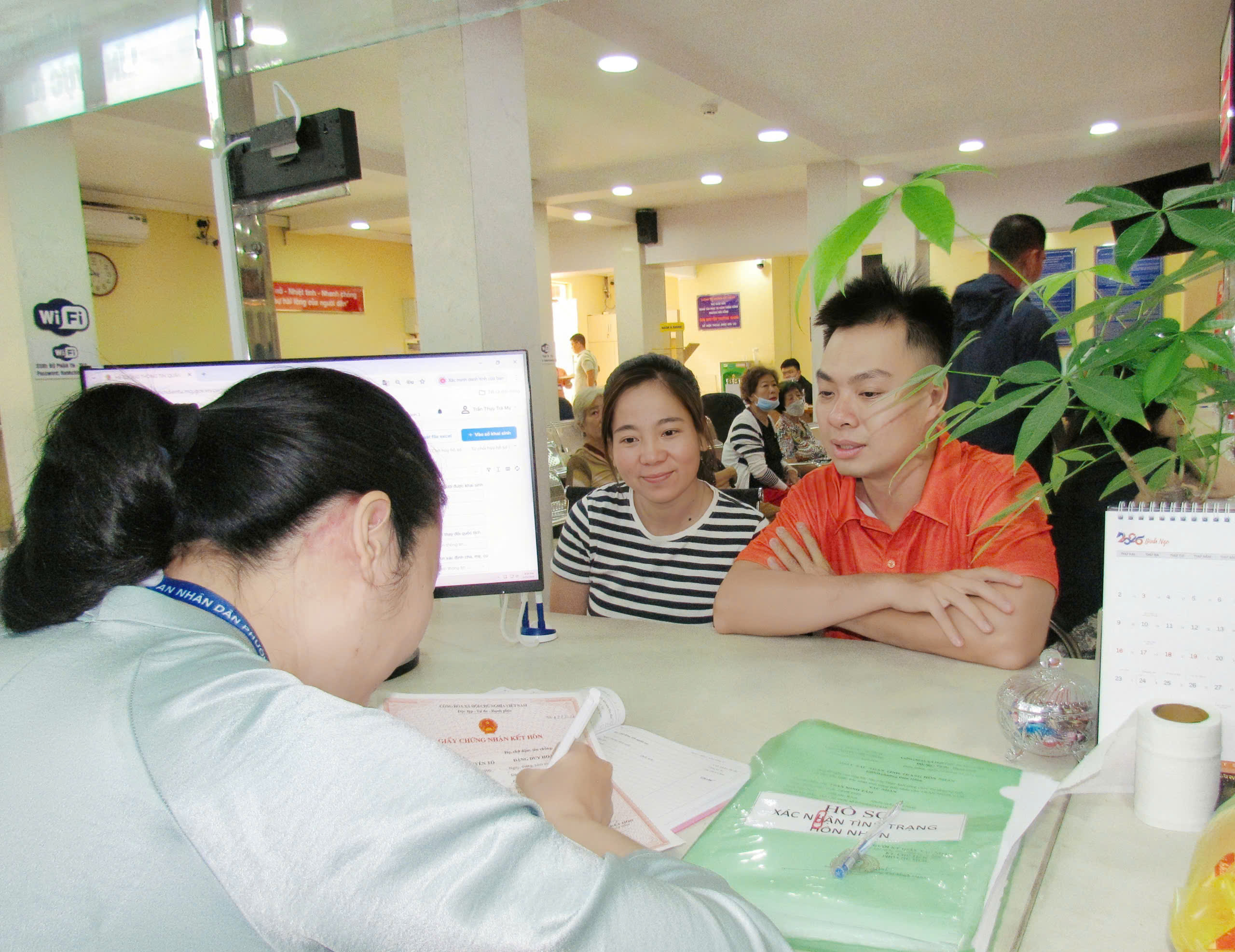 Ng&agrave;y l&agrave;m việc - Ảnh 2.