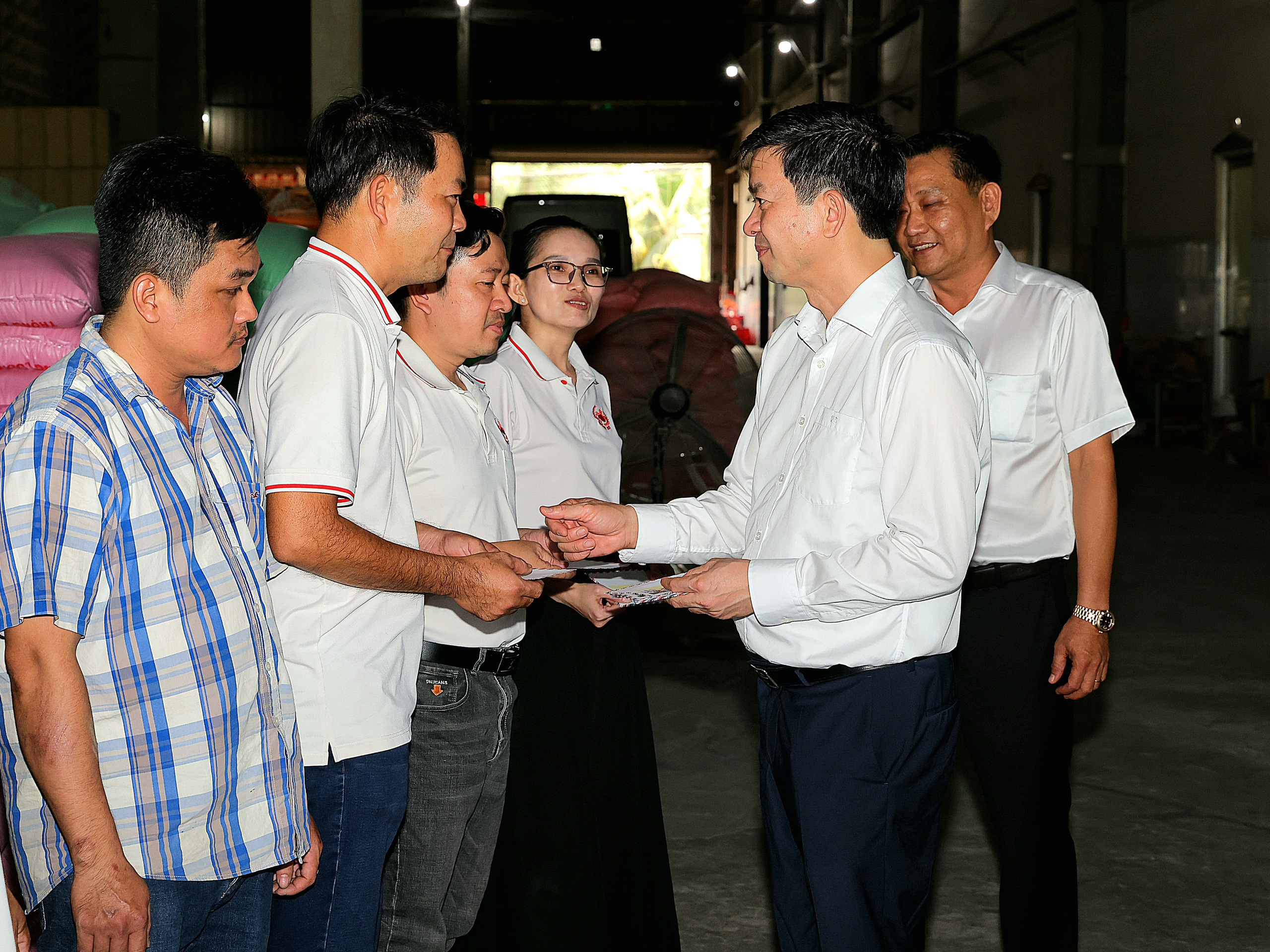 Bí thư thành ủy Cần Thơ chúc Tết , kỳ vọng phát triển kinh tế năm 2026 - Ảnh 4.