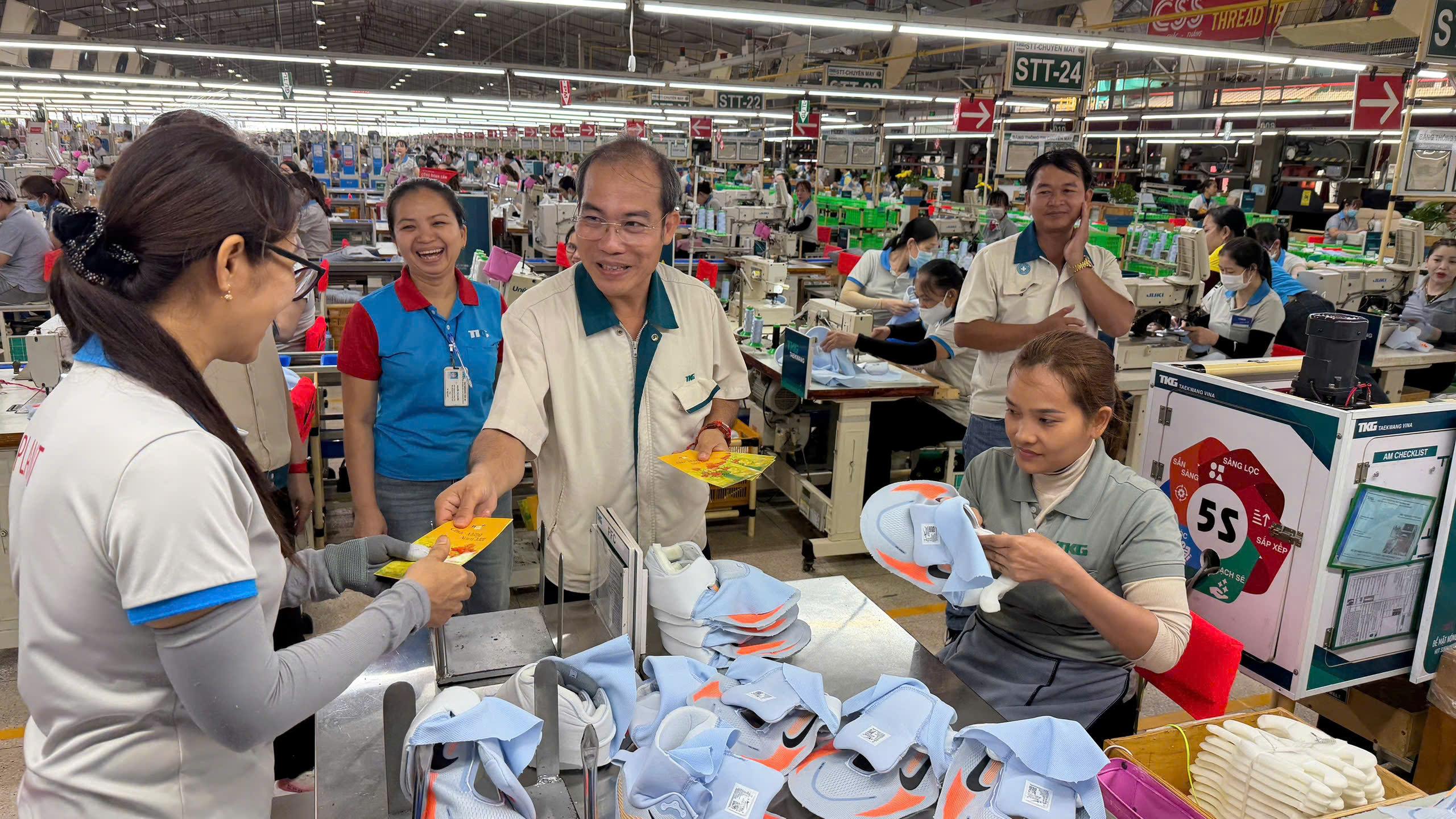 Doanh nghiệp khởi động đầu năm - Ảnh 1.