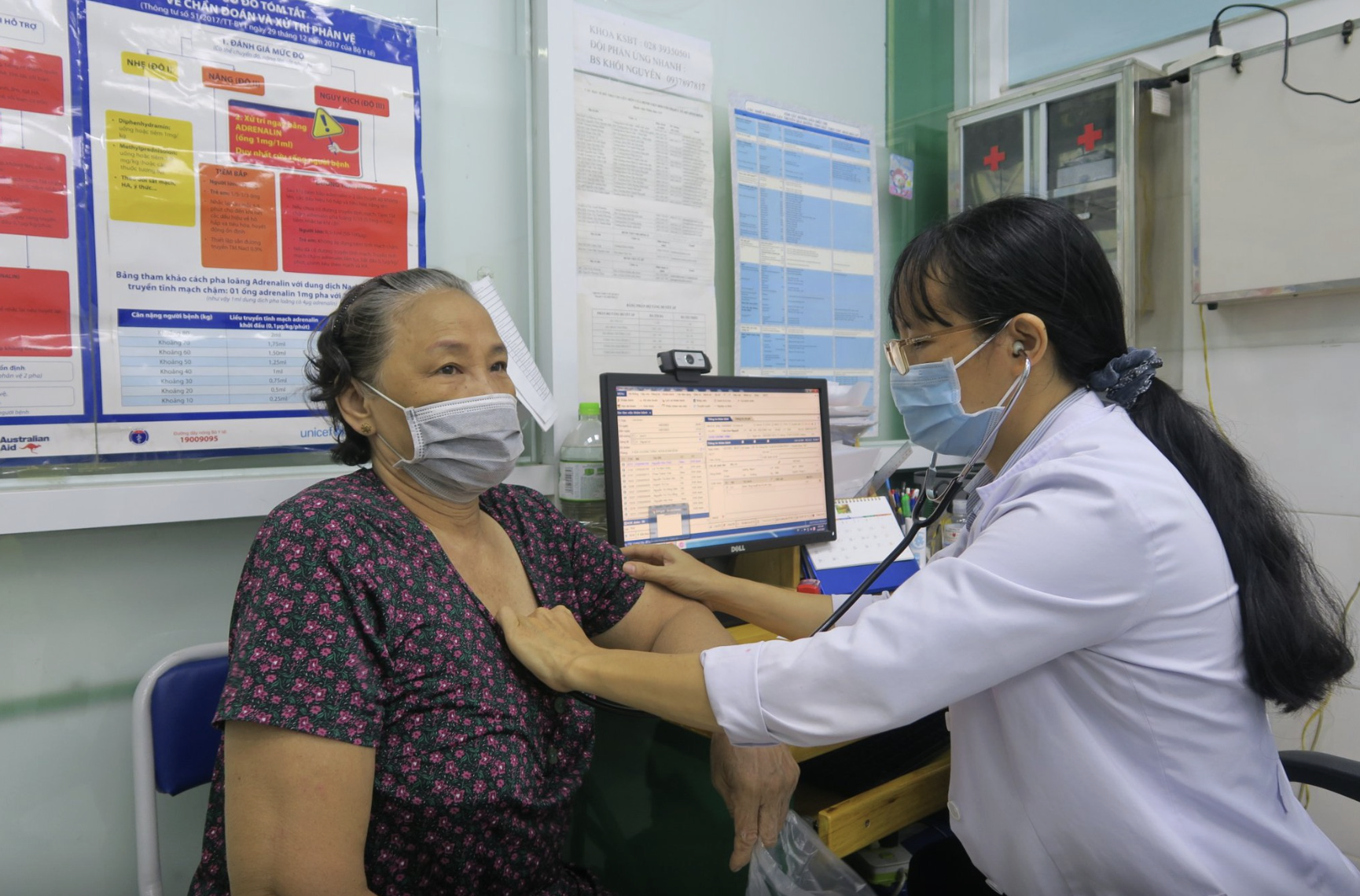 TPHCM ban h&agrave;nh gi&aacute; kh&aacute;m bệnh tại trạm y tế, chỉ hơn 36.000 đồng/ lượt - Ảnh 1.