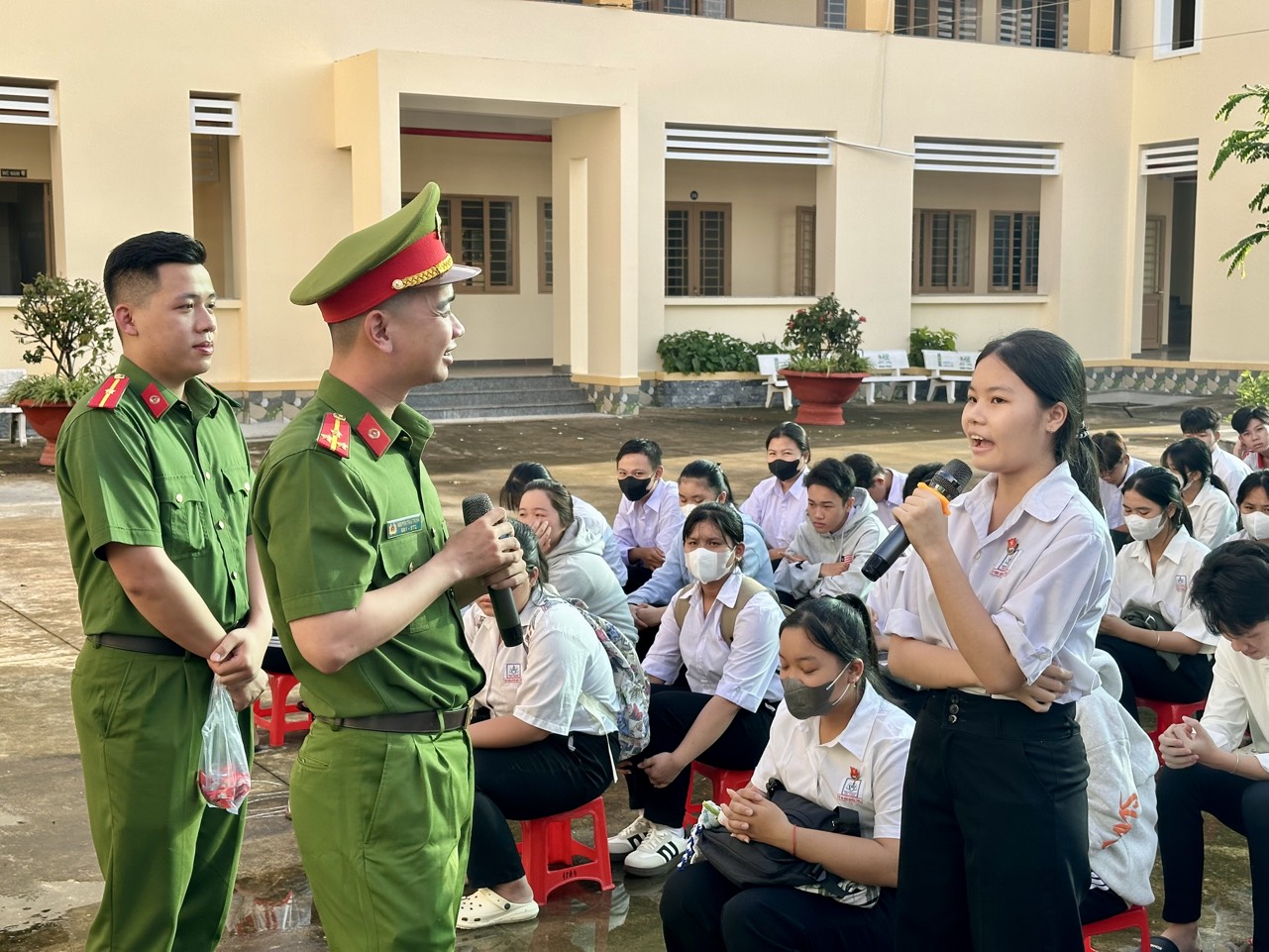 Cuộc thi &ldquo;Tết Xanh&rdquo;: GIỮ M&Ugrave;A XU&Acirc;N B&Igrave;NH Y&Ecirc;N - Ảnh 2.